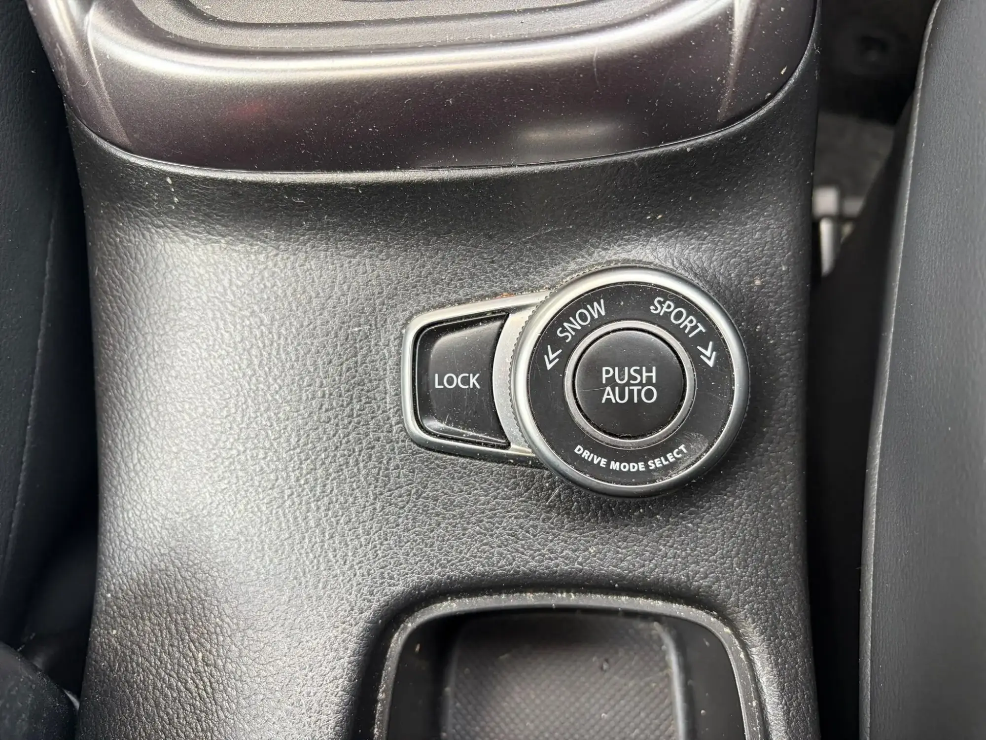 Suzuki S-Cross Hybrid Image 15