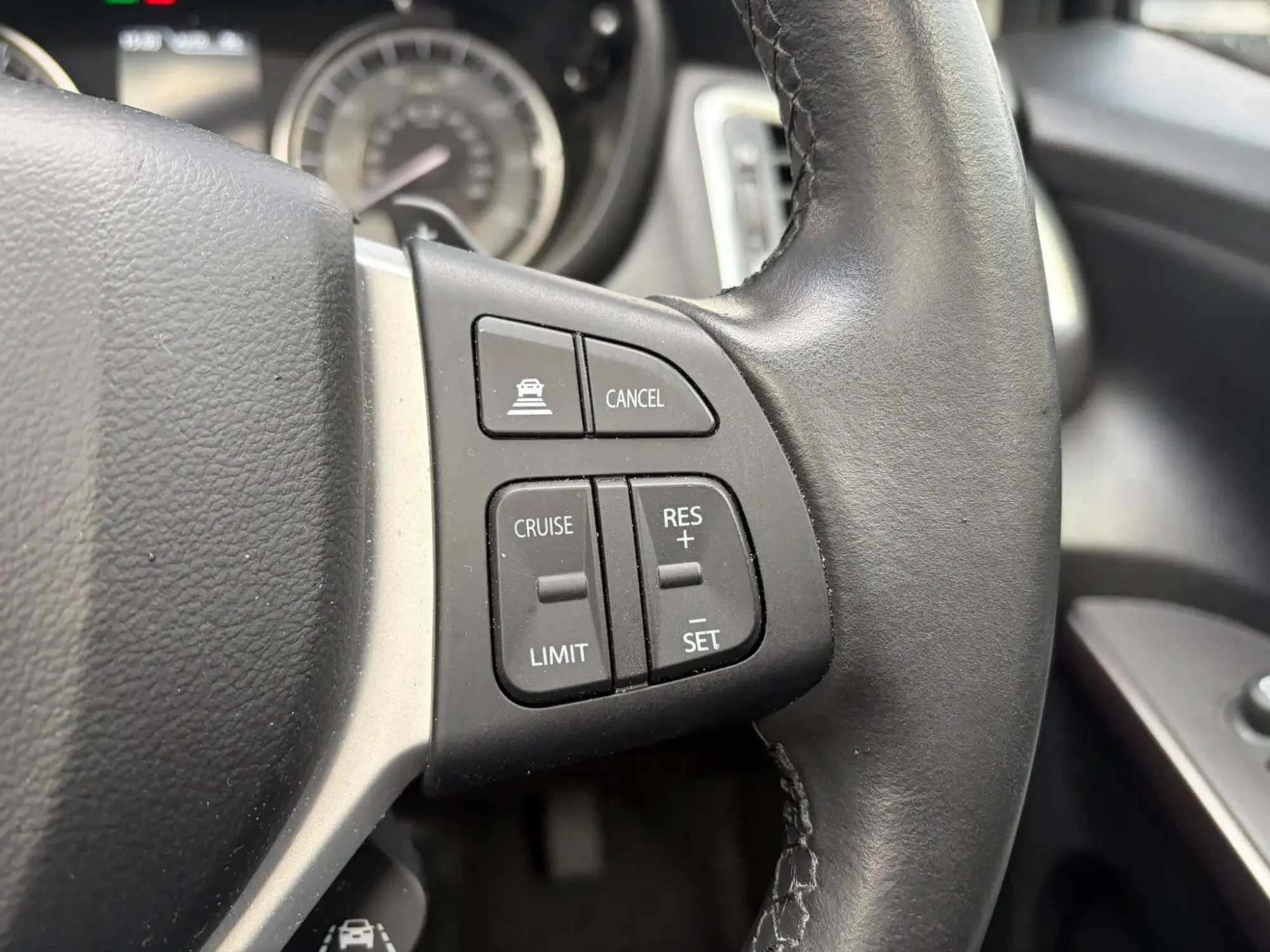 Suzuki S-Cross Hybrid Image 17