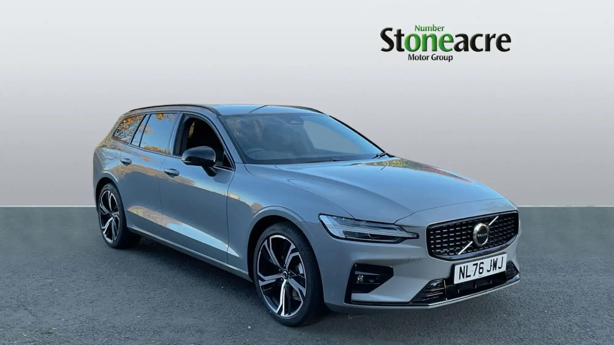 Volvo V60 2.0 B4 MHEV Plus DCT Auto Euro 6 (s/s) 5dr NL76JWJ Image 1