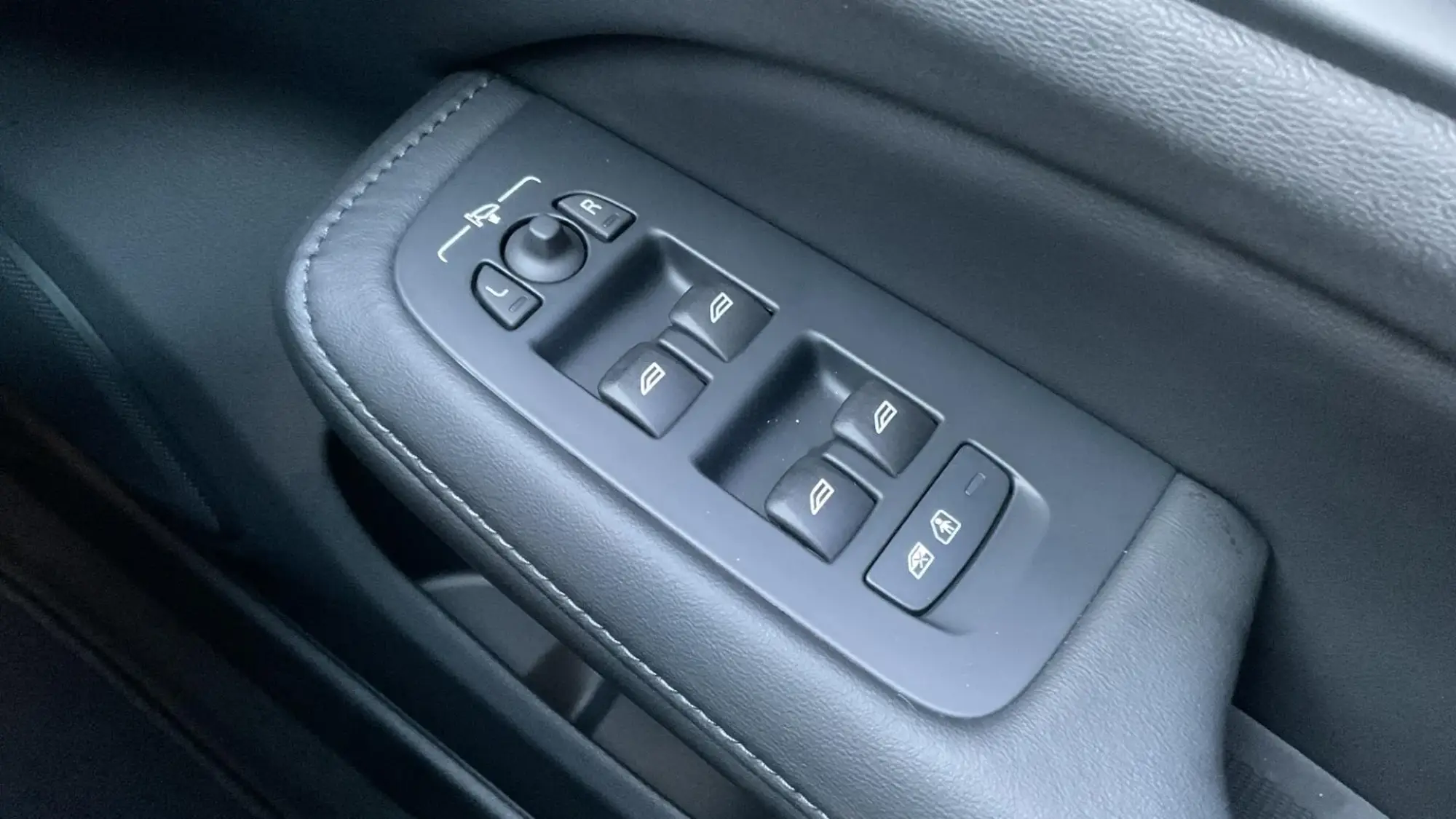 Volvo V60 Image 24 Volvo V60 Image 24