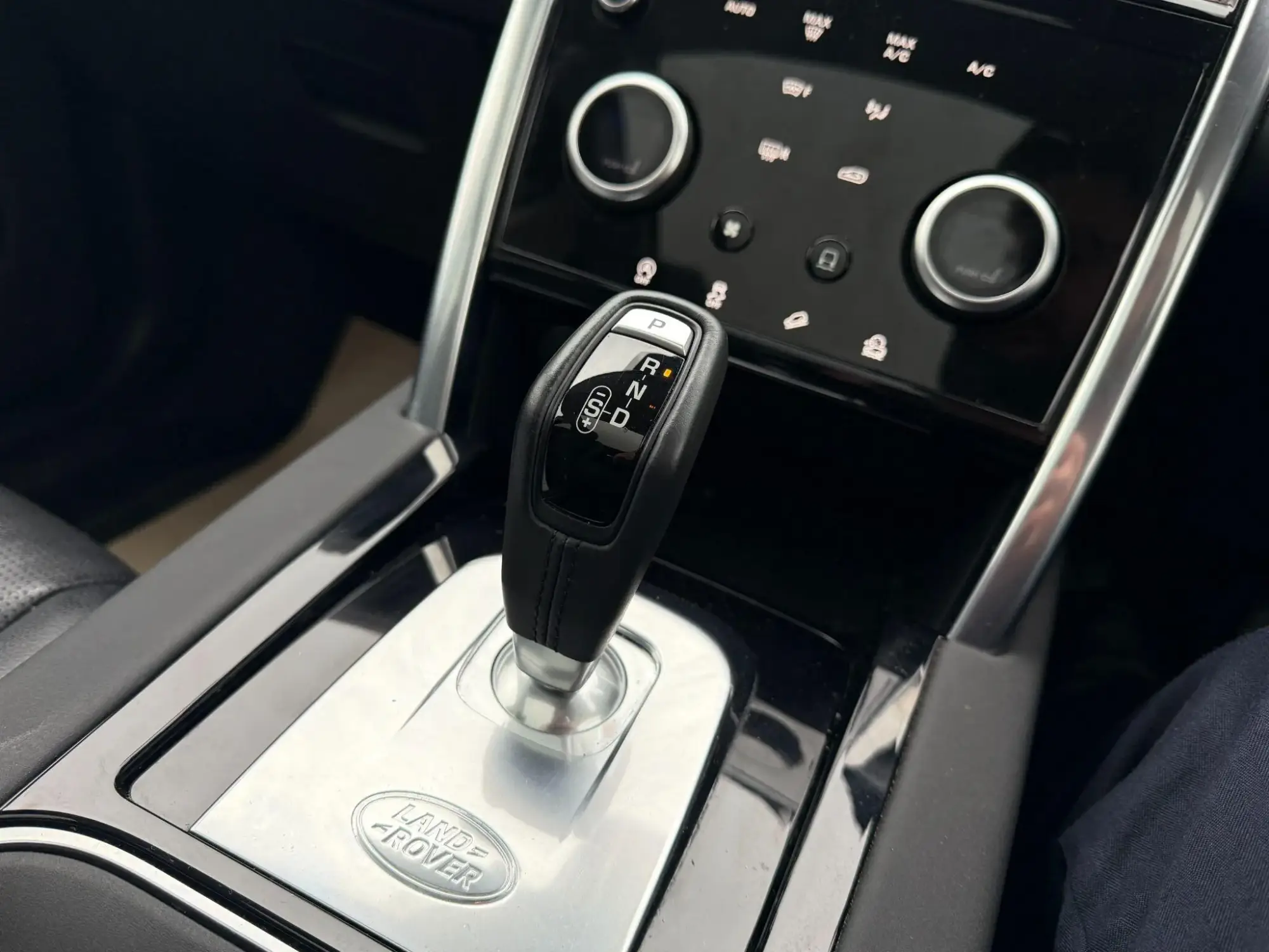 Land Rover Discovery Sport Image 14 Land Rover Discovery Sport Image 14