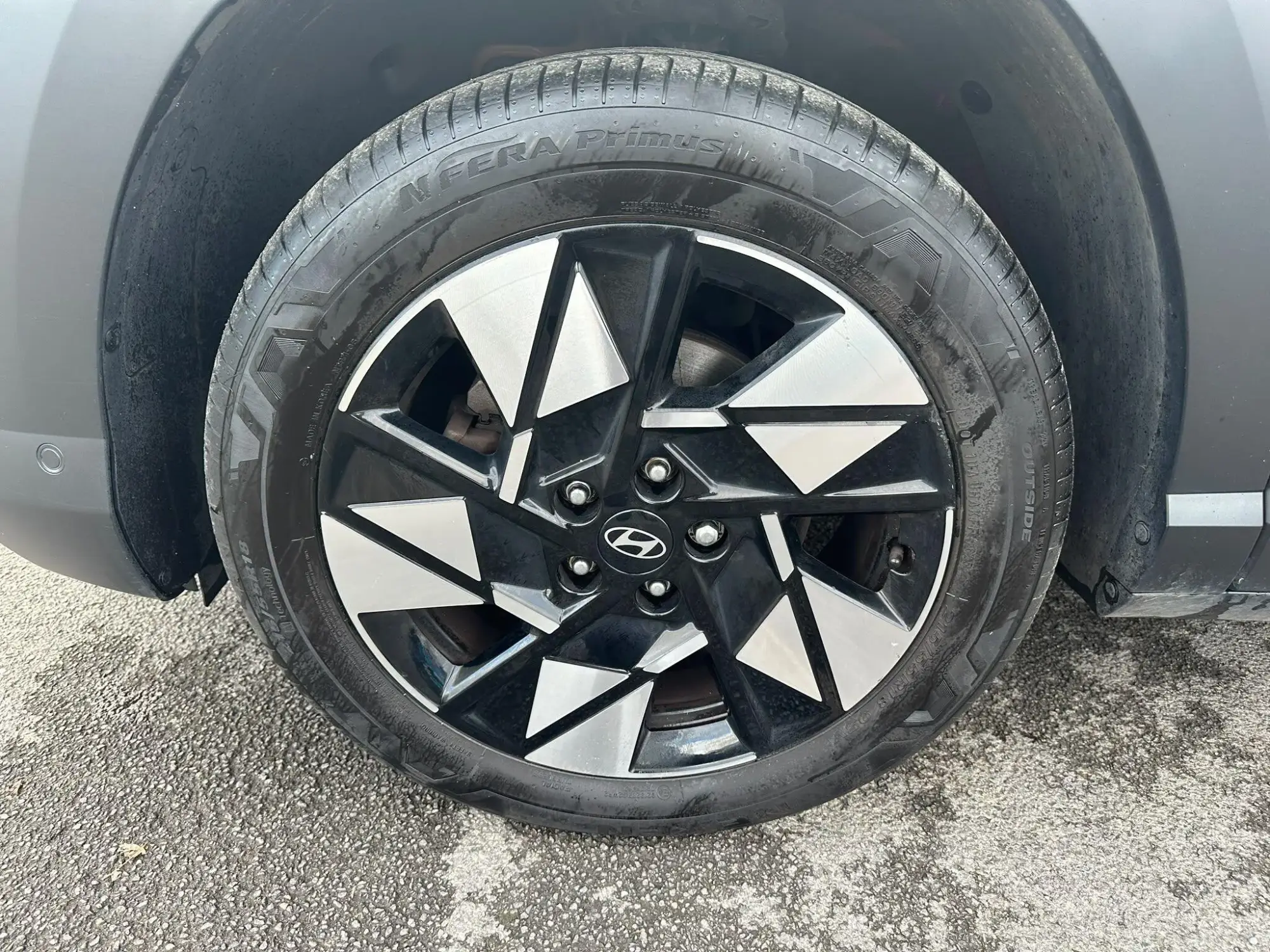 Hyundai KONA Hybrid Image 18