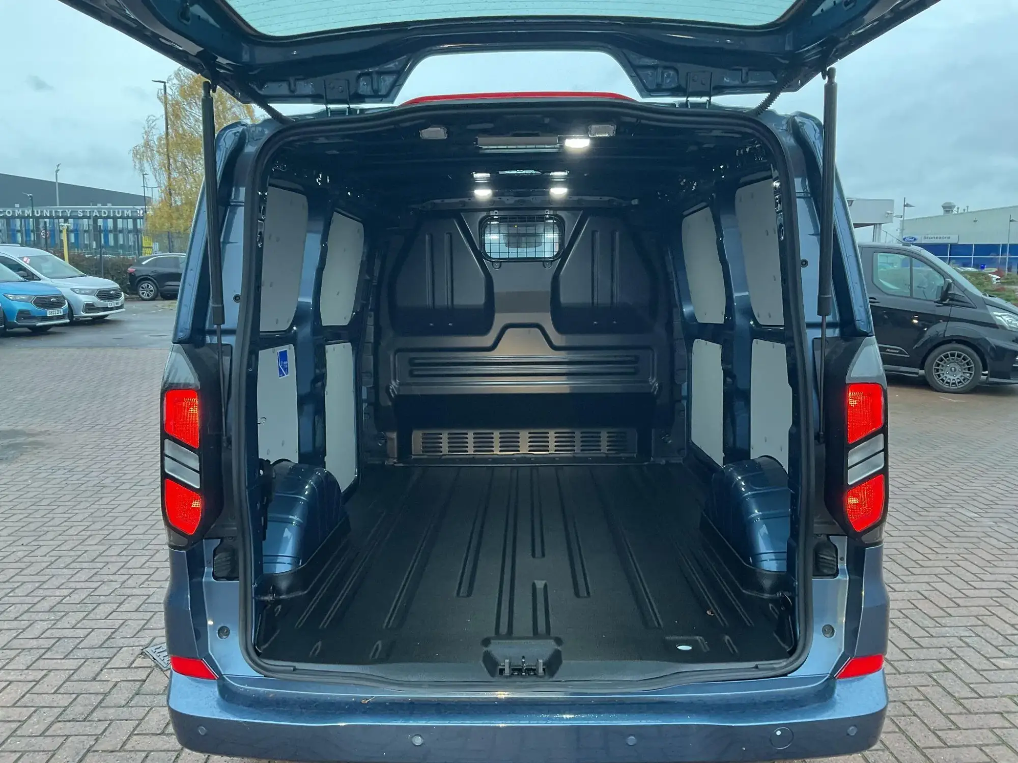 Ford Transit Custom Image 16