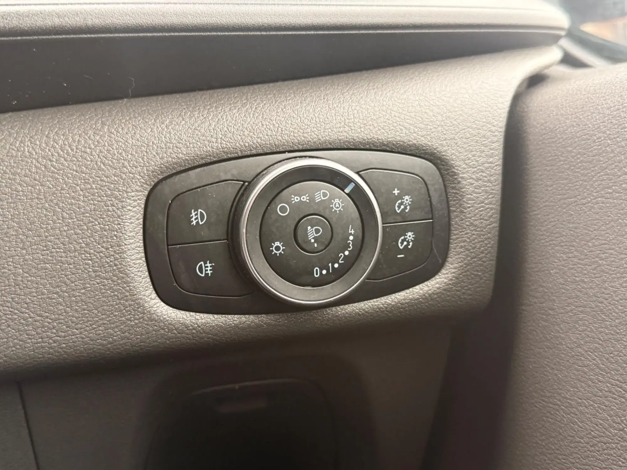Ford Transit Custom Image 10