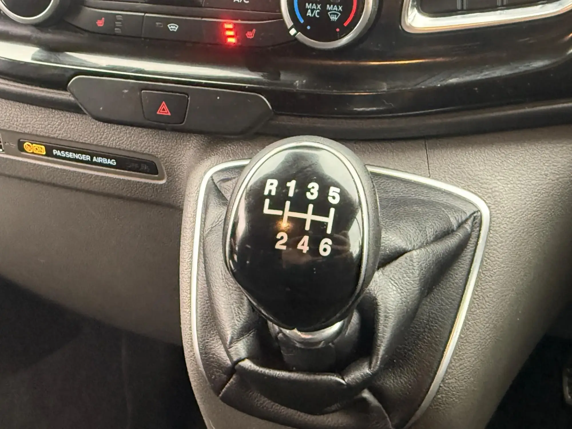 Ford Transit Custom Image 16