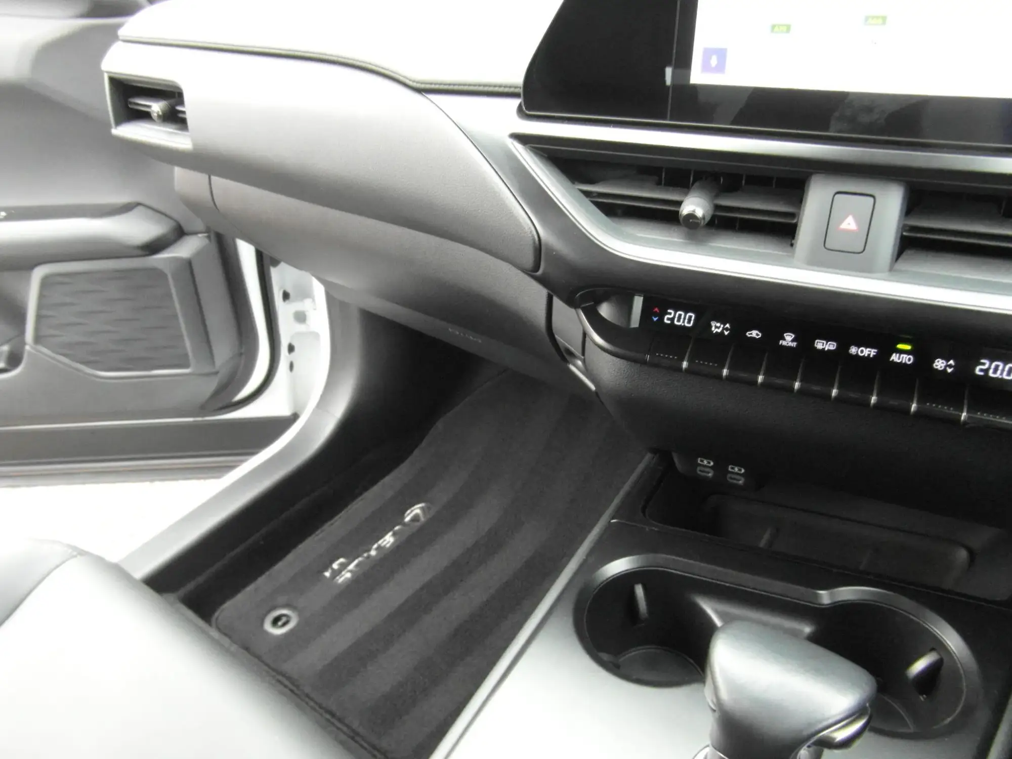 Lexus UX Self-Charging Hybrid Image 9 Lexus UX Self-Charging Hybrid Image 9