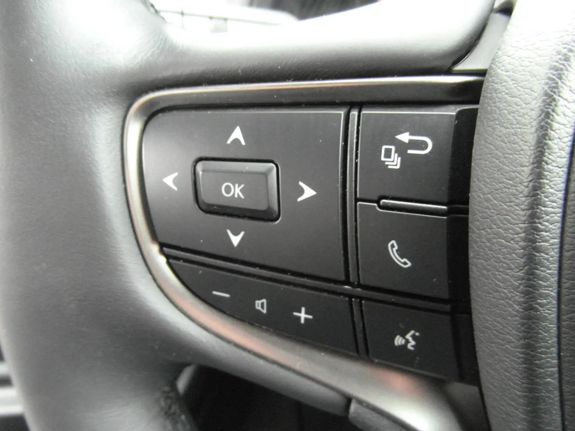 Lexus UX Self-Charging Hybrid Image 16 Lexus UX Self-Charging Hybrid Image 16