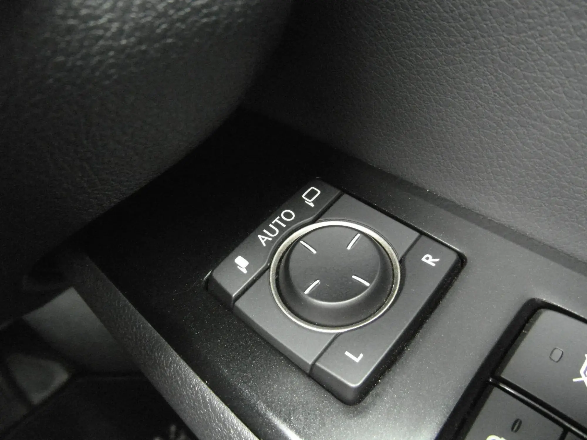 Lexus UX Self-Charging Hybrid Image 19 Lexus UX Self-Charging Hybrid Image 19