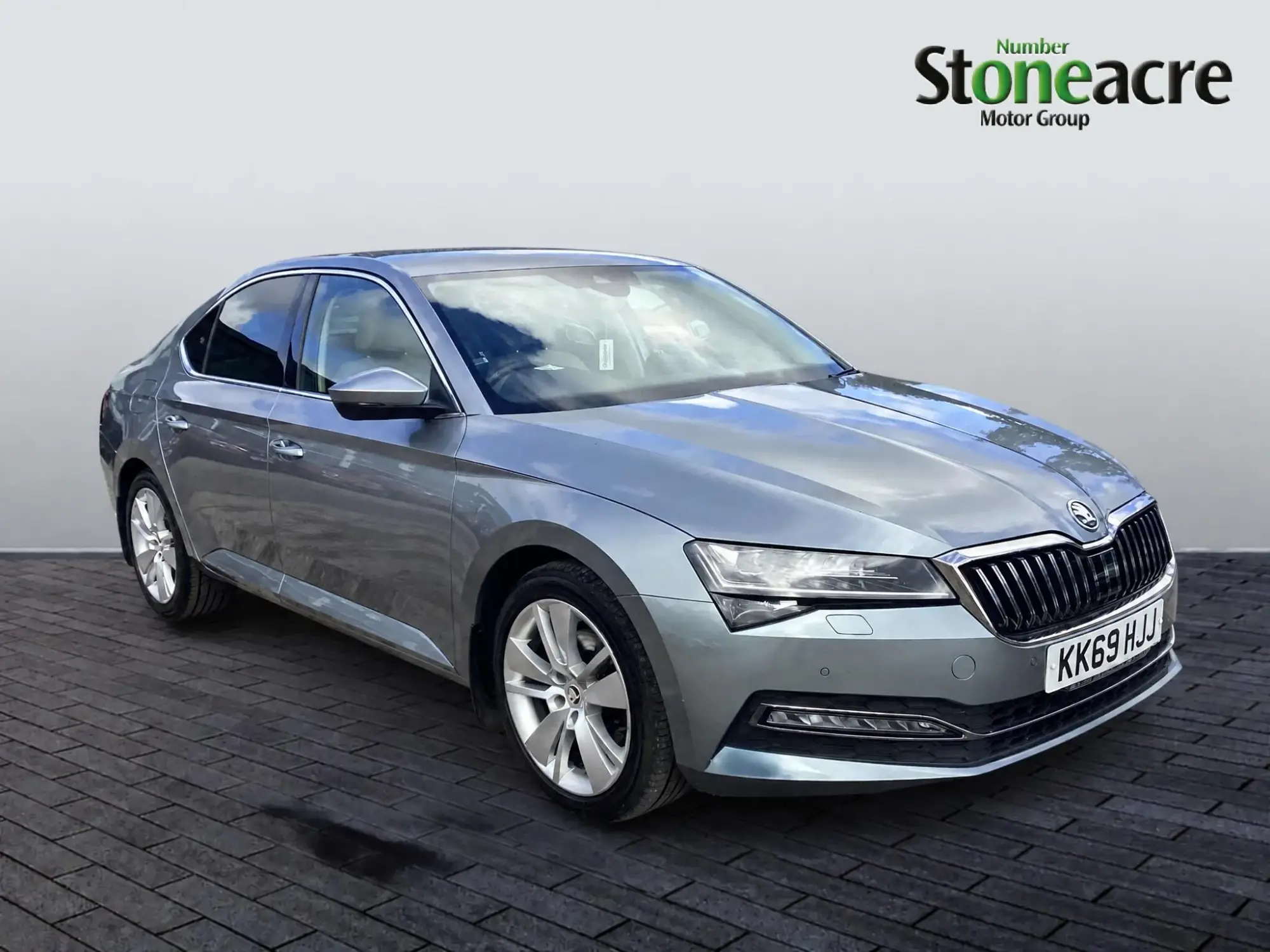 Skoda Superb 2.0 TDI SE L DSG 4WD Euro 6 (s/s) 5dr KK69HJJ Image 1 Skoda Superb 2.0 TDI SE L DSG 4WD Euro 6 (s/s) 5dr KK69HJJ Image 1