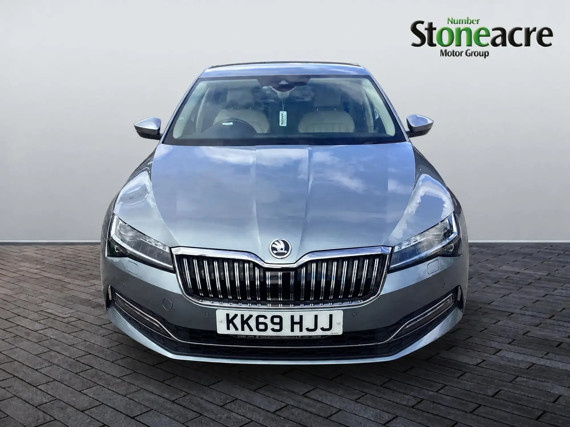 Skoda Superb 2.0 TDI SE L DSG 4WD Euro 6 (s/s) 5dr KK69HJJ Image 2 Skoda Superb 2.0 TDI SE L DSG 4WD Euro 6 (s/s) 5dr KK69HJJ Image 2