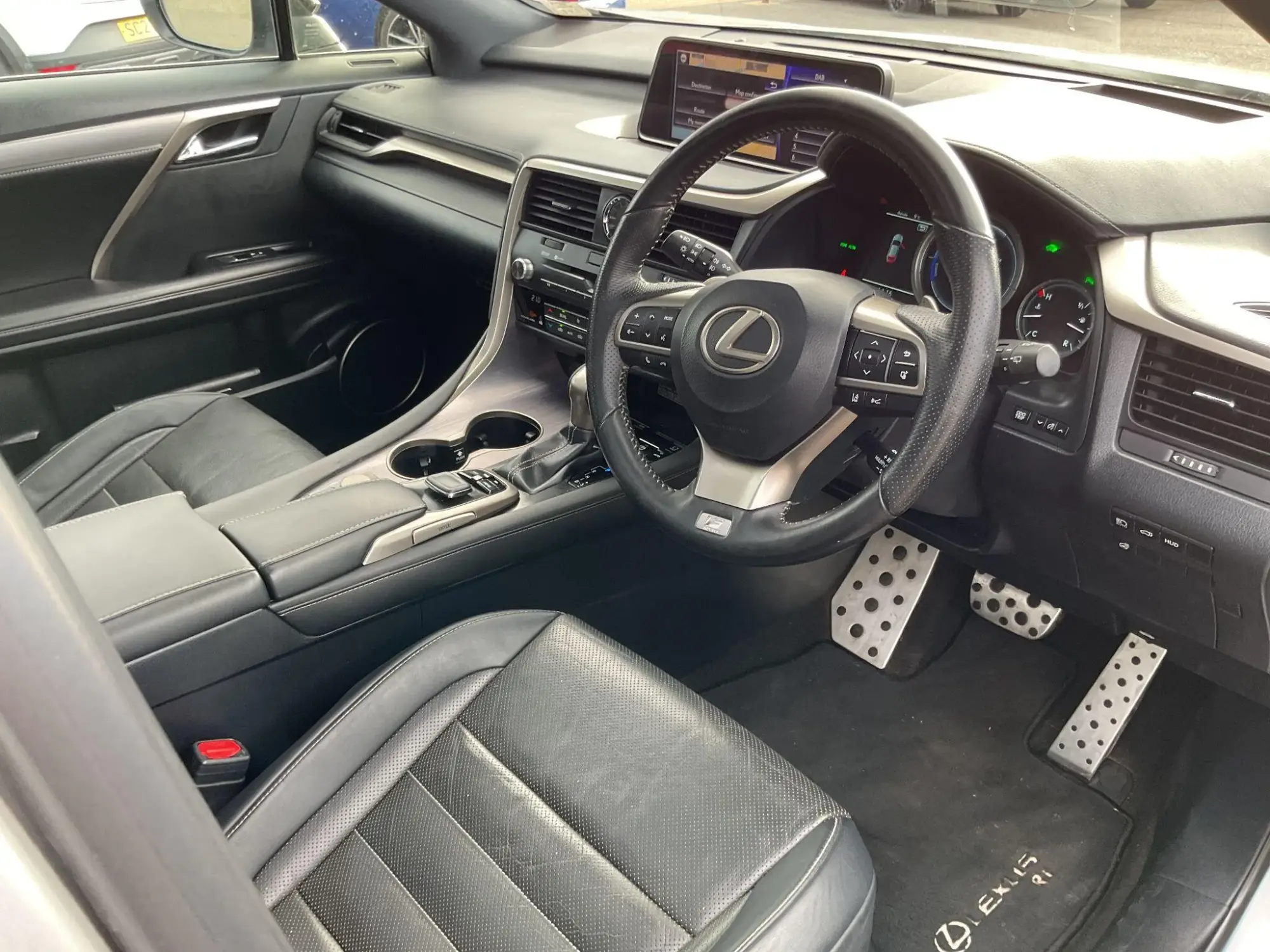 Lexus RX Image 11