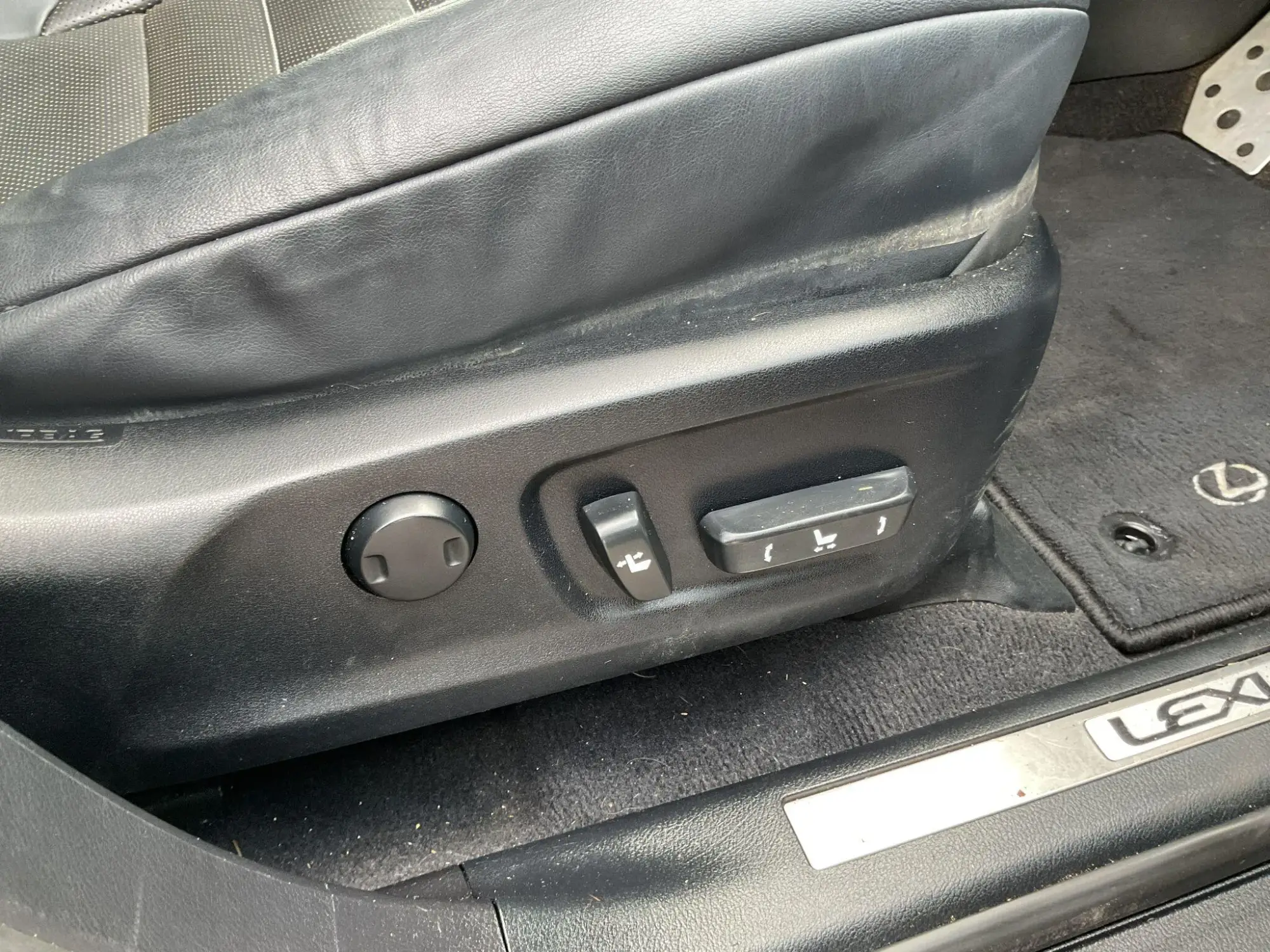 Lexus RX Image 14
