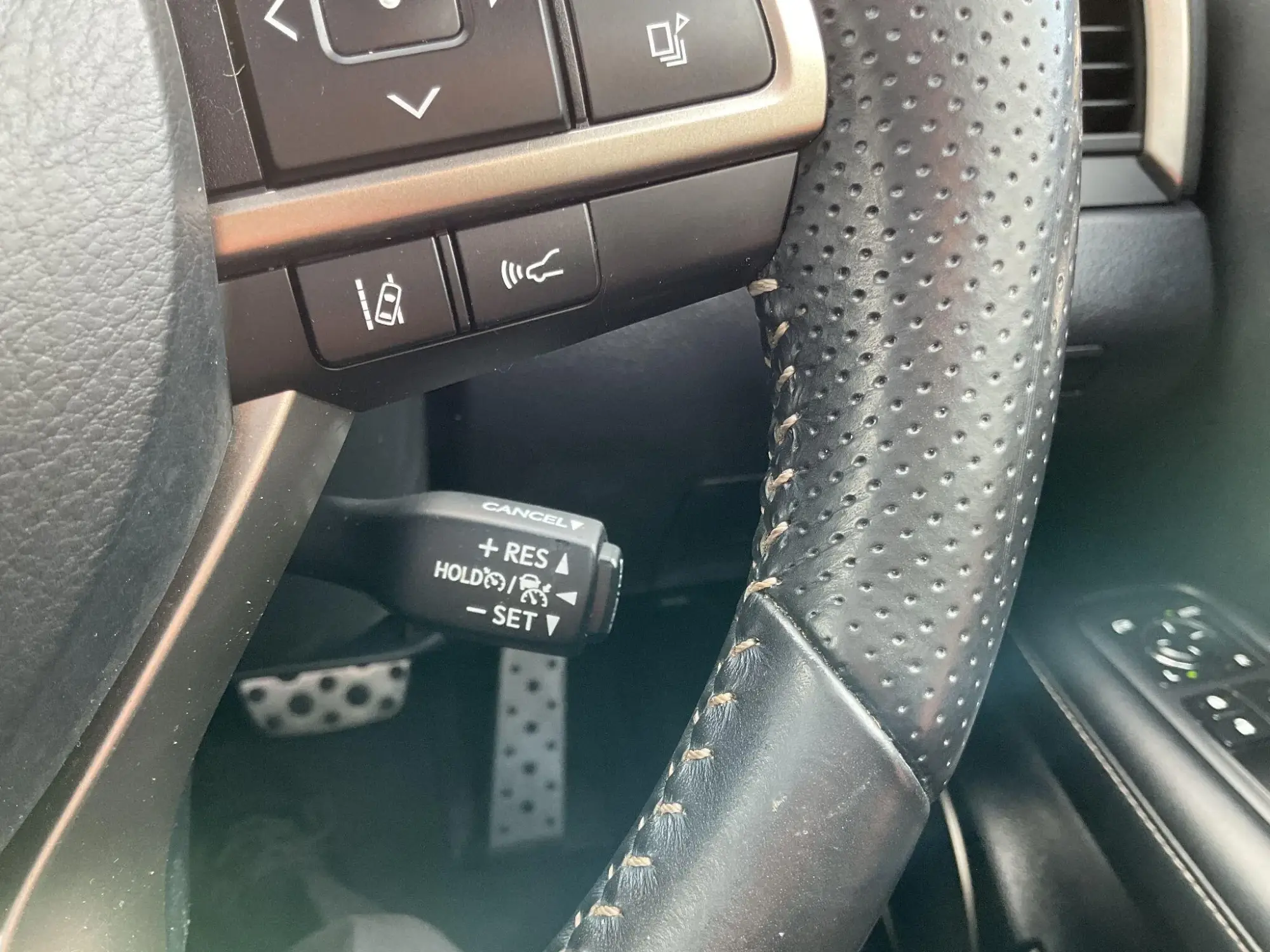 Lexus RX Image 18