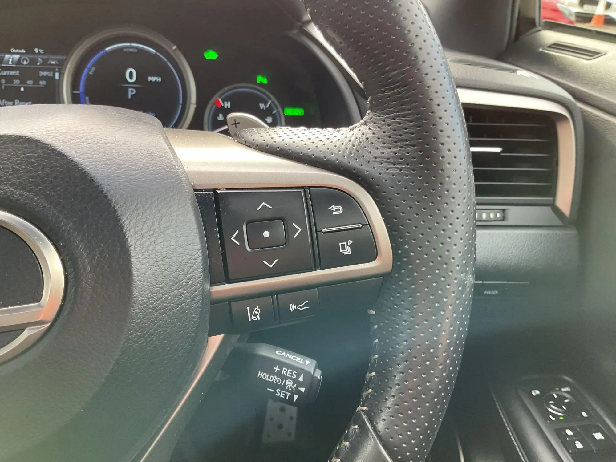 Lexus RX Image 19