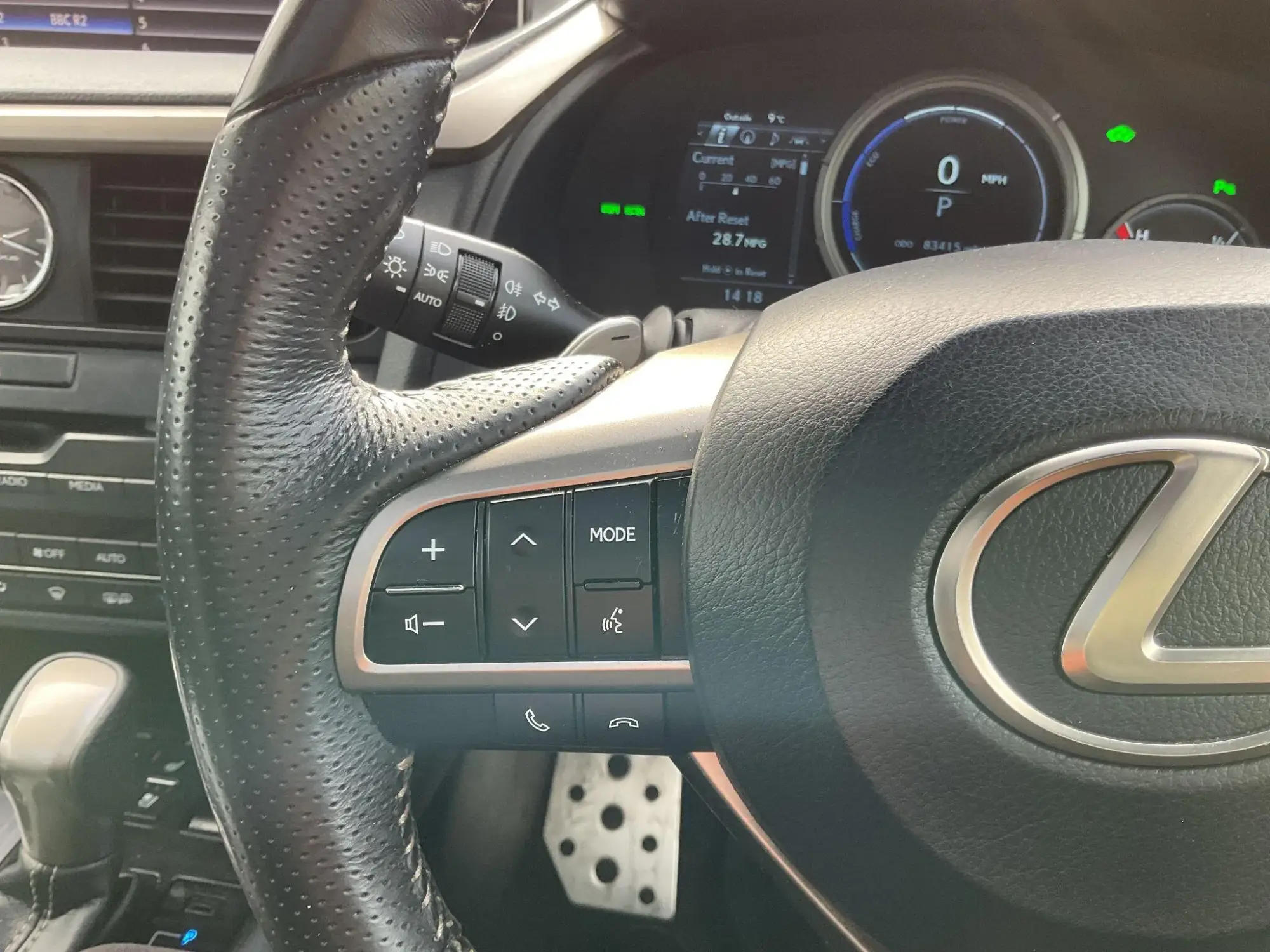 Lexus RX Image 20