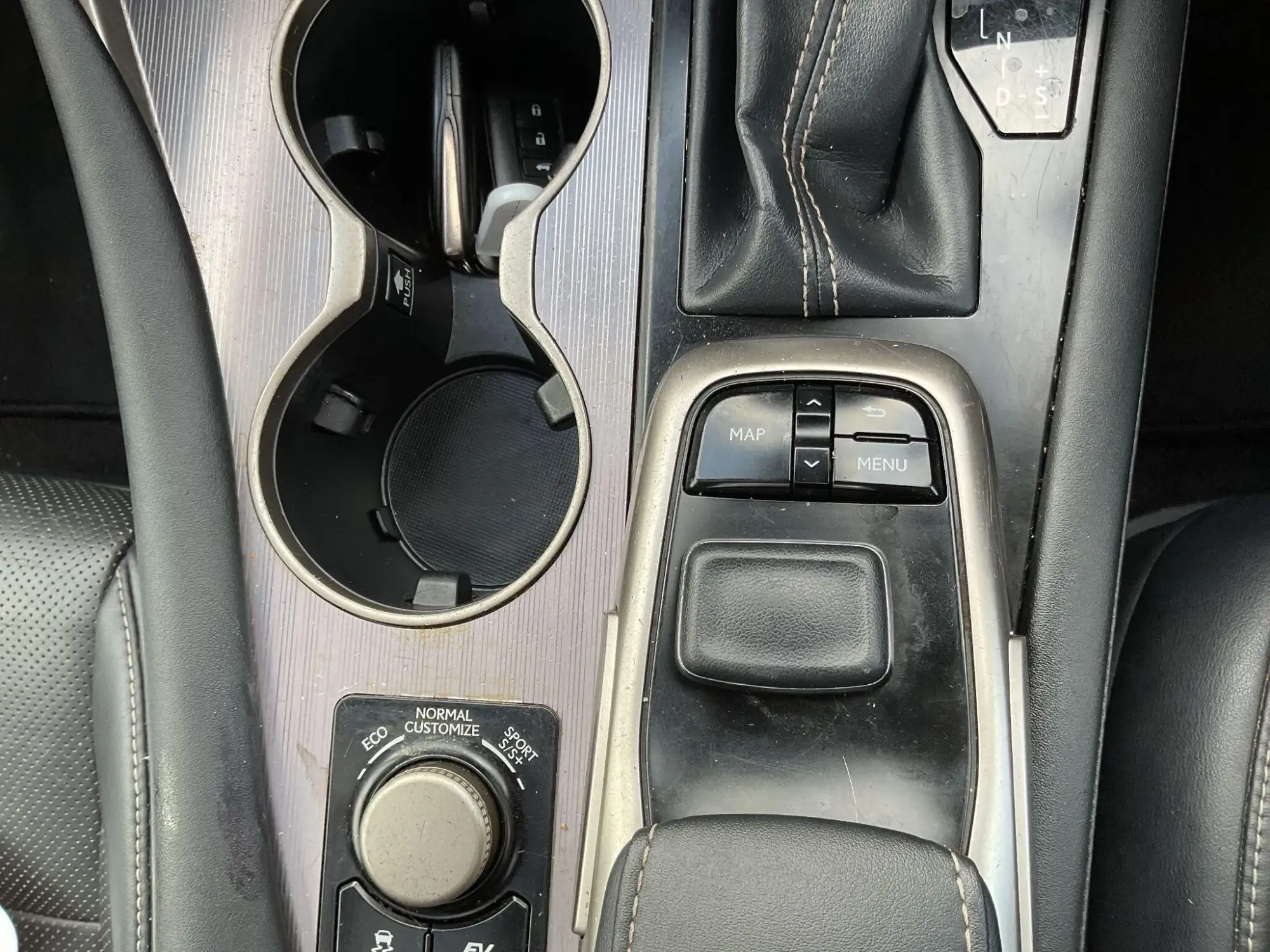Lexus RX Image 25