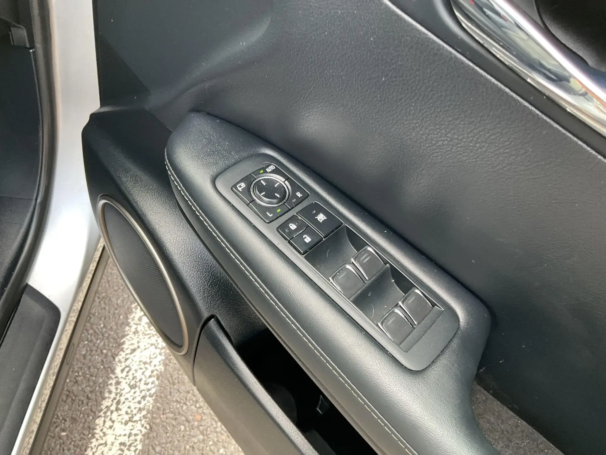 Lexus RX Image 27
