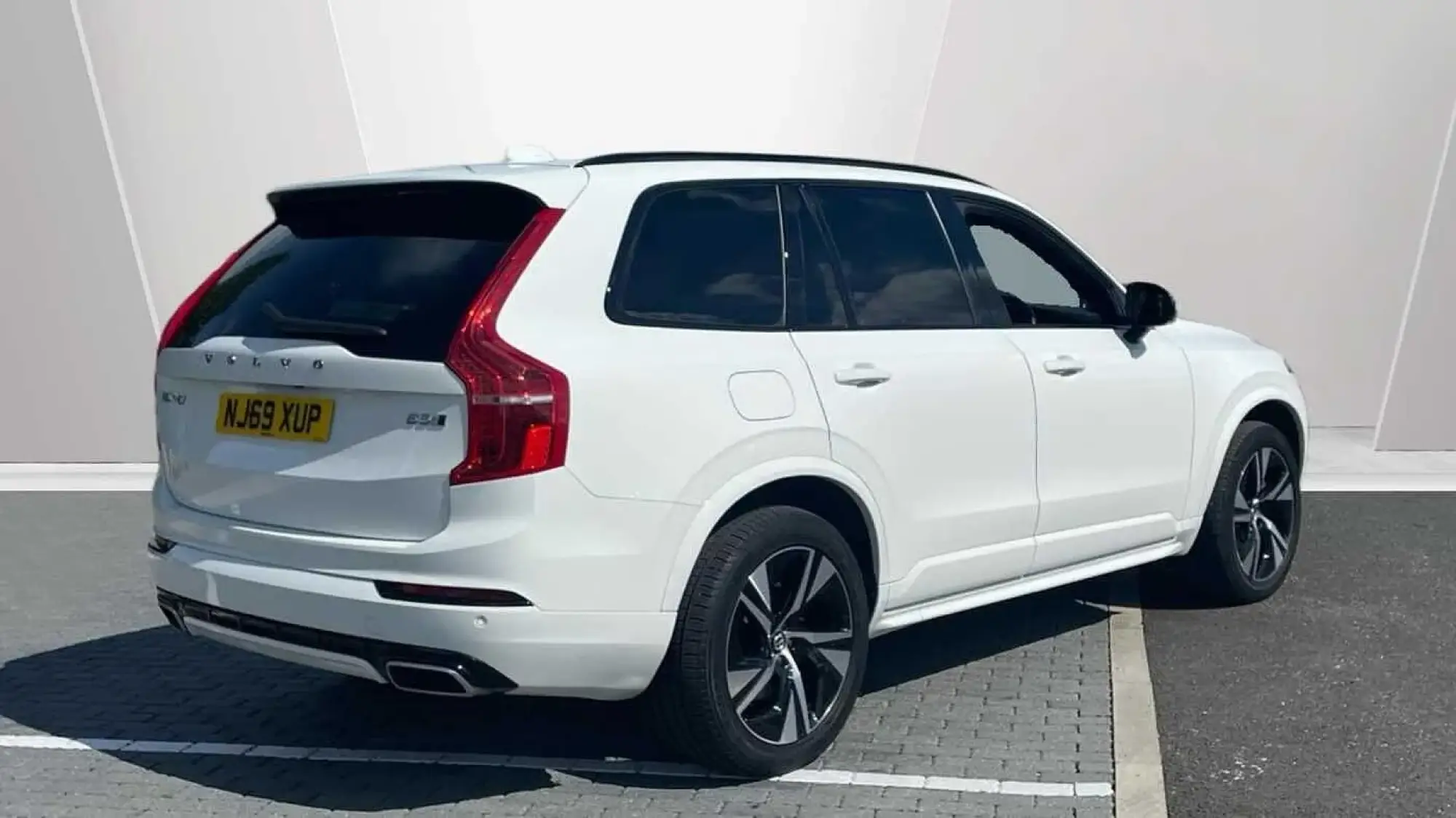 Volvo XC90 2.0 B5D [235] R DESIGN 5dr AWD Geartronic NJ69XUP Image 2