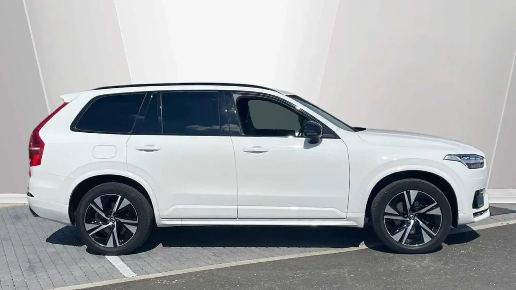Volvo XC90 2.0 B5D [235] R DESIGN 5dr AWD Geartronic NJ69XUP Image 3