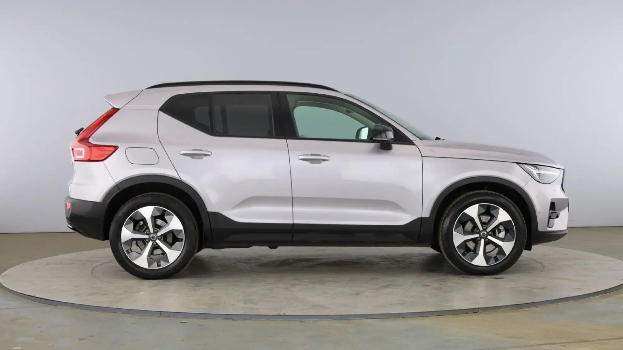 Volvo XC40 2.0 B3P Plus Dark 5dr Auto RE26HUZ Image 2 Volvo XC40 2.0 B3P Plus Dark 5dr Auto RE26HUZ Image 2