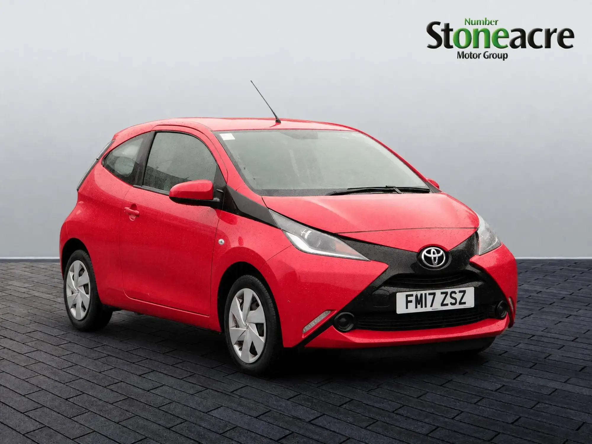Toyota Aygo 1.0 VVT-i x-play Euro 6 3dr FM17ZSZ Image 1 Toyota Aygo 1.0 VVT-i x-play Euro 6 3dr FM17ZSZ Image 1