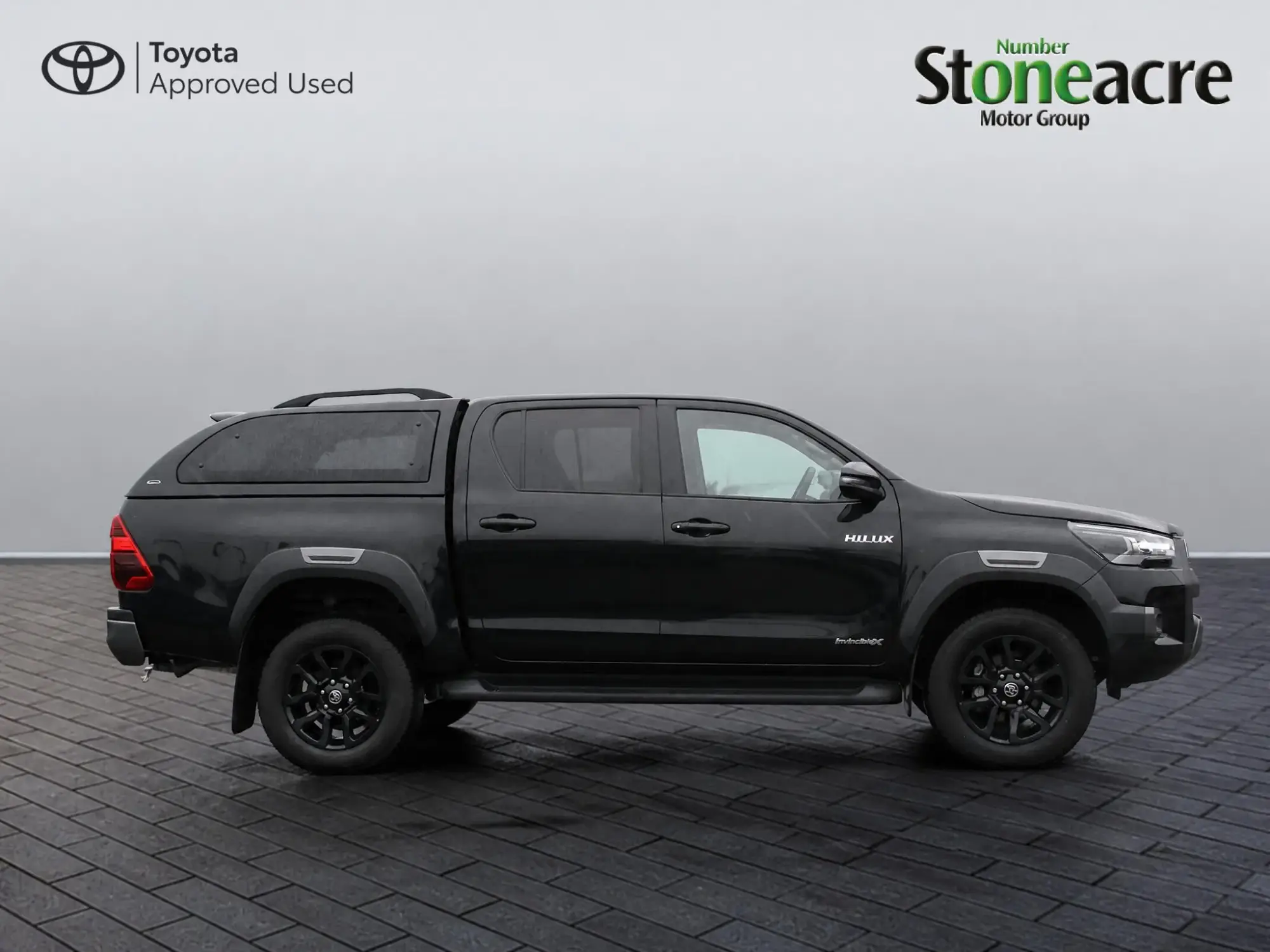 Toyota Hilux 2.8 D-4D-h Invincible X Auto 4WD Euro 6 4dr FL26HWW Image 2 Toyota Hilux 2.8 D-4D-h Invincible X Auto 4WD Euro 6 4dr FL26HWW Image 2