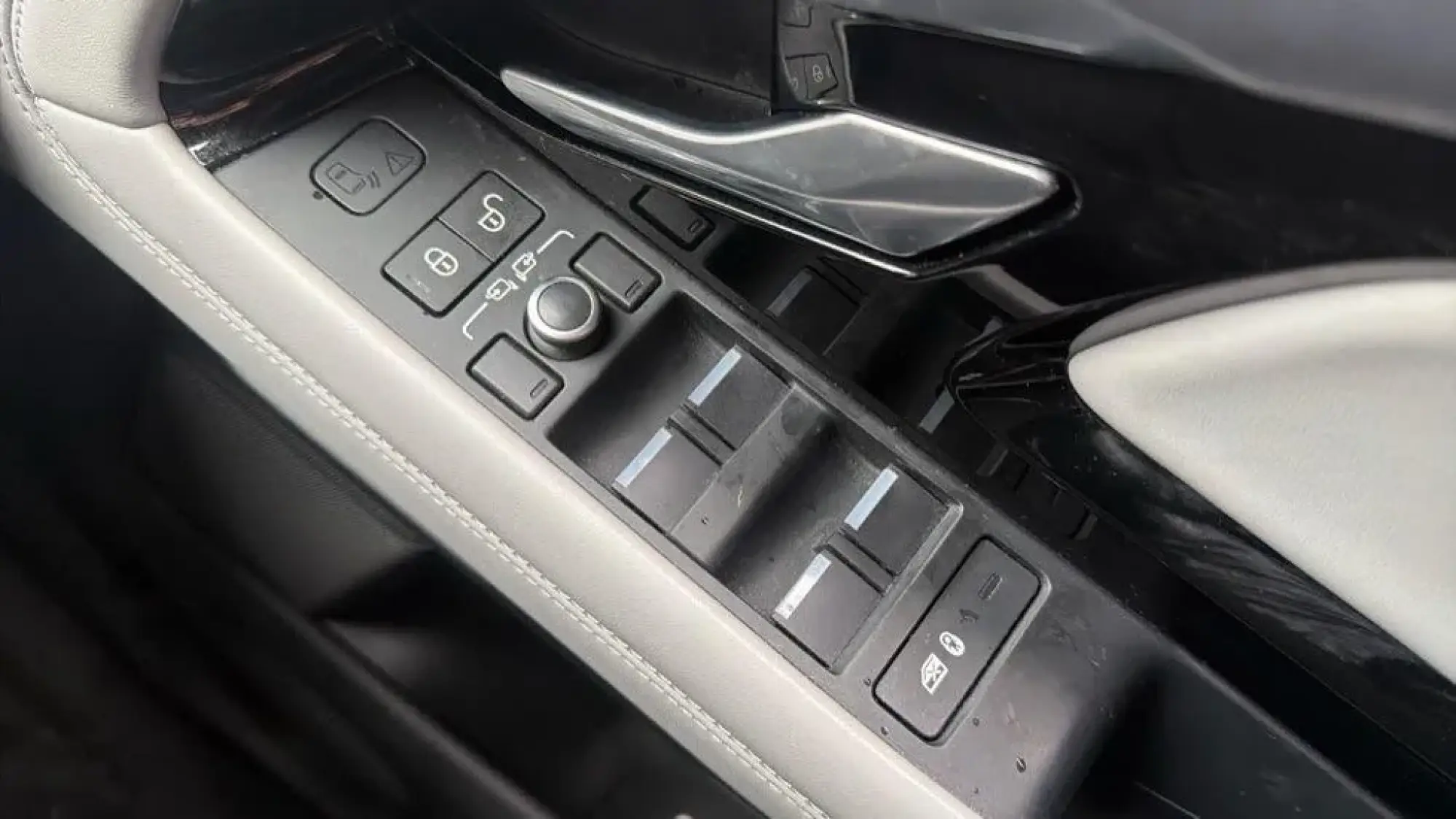 Land Rover Range Rover Evoque Image 20
