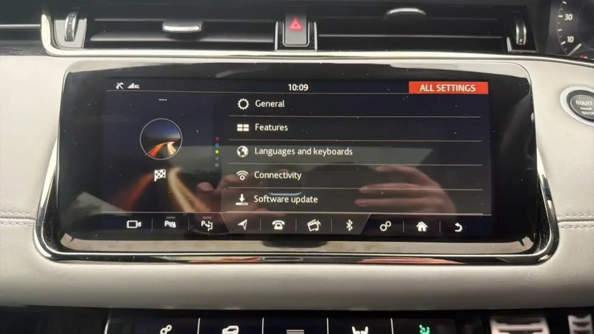 Land Rover Range Rover Evoque Image 24