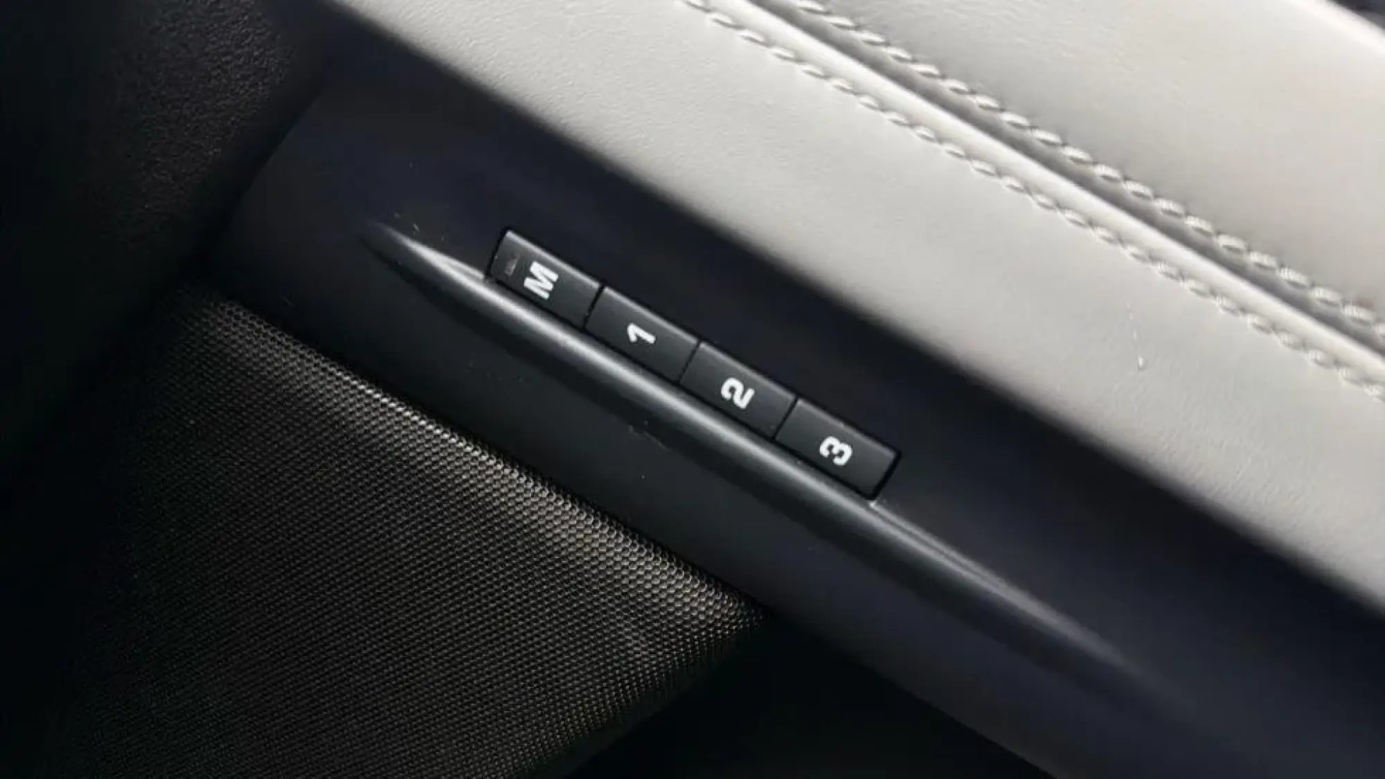 Land Rover Range Rover Evoque Image 35