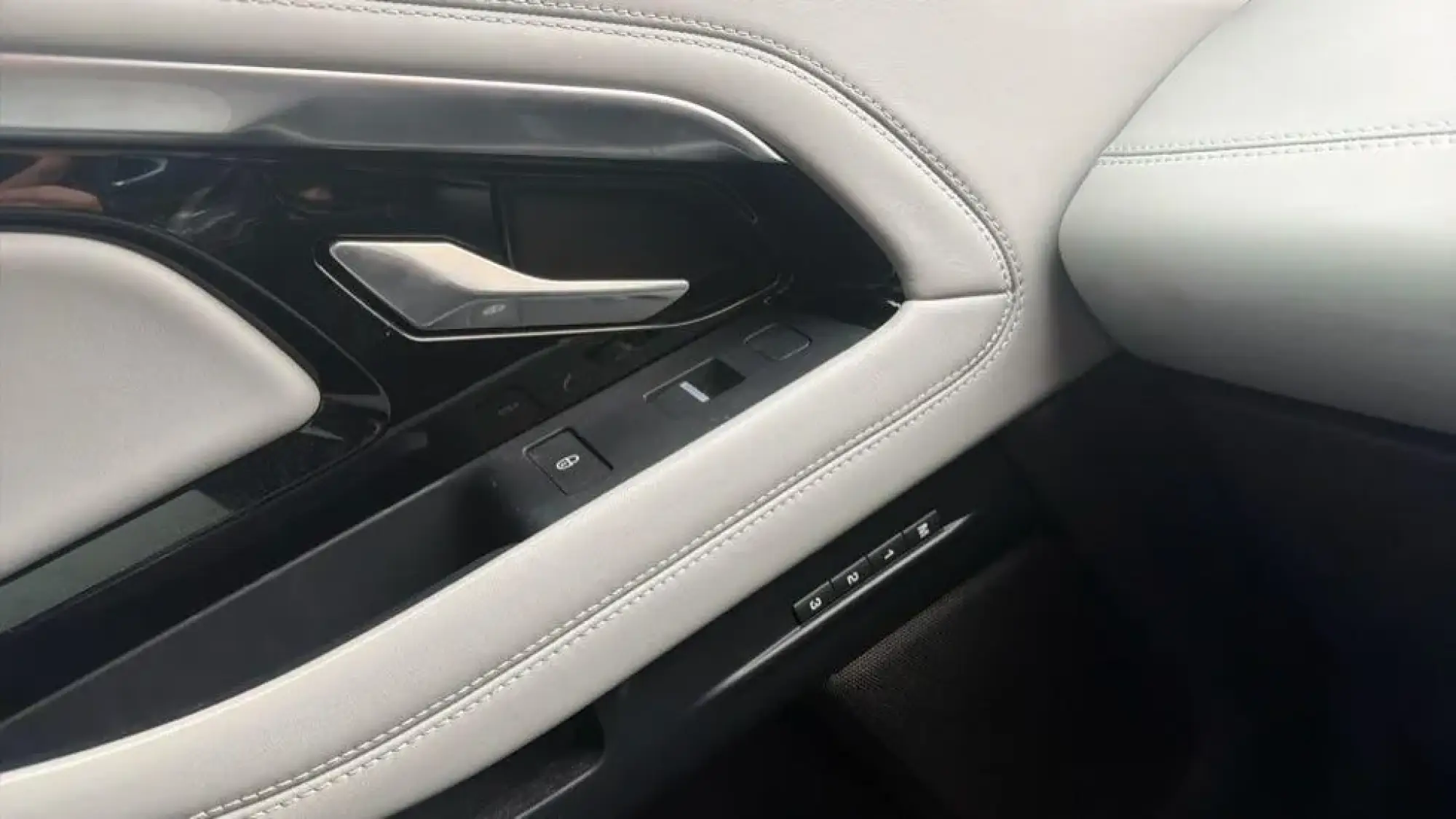 Land Rover Range Rover Evoque Image 41