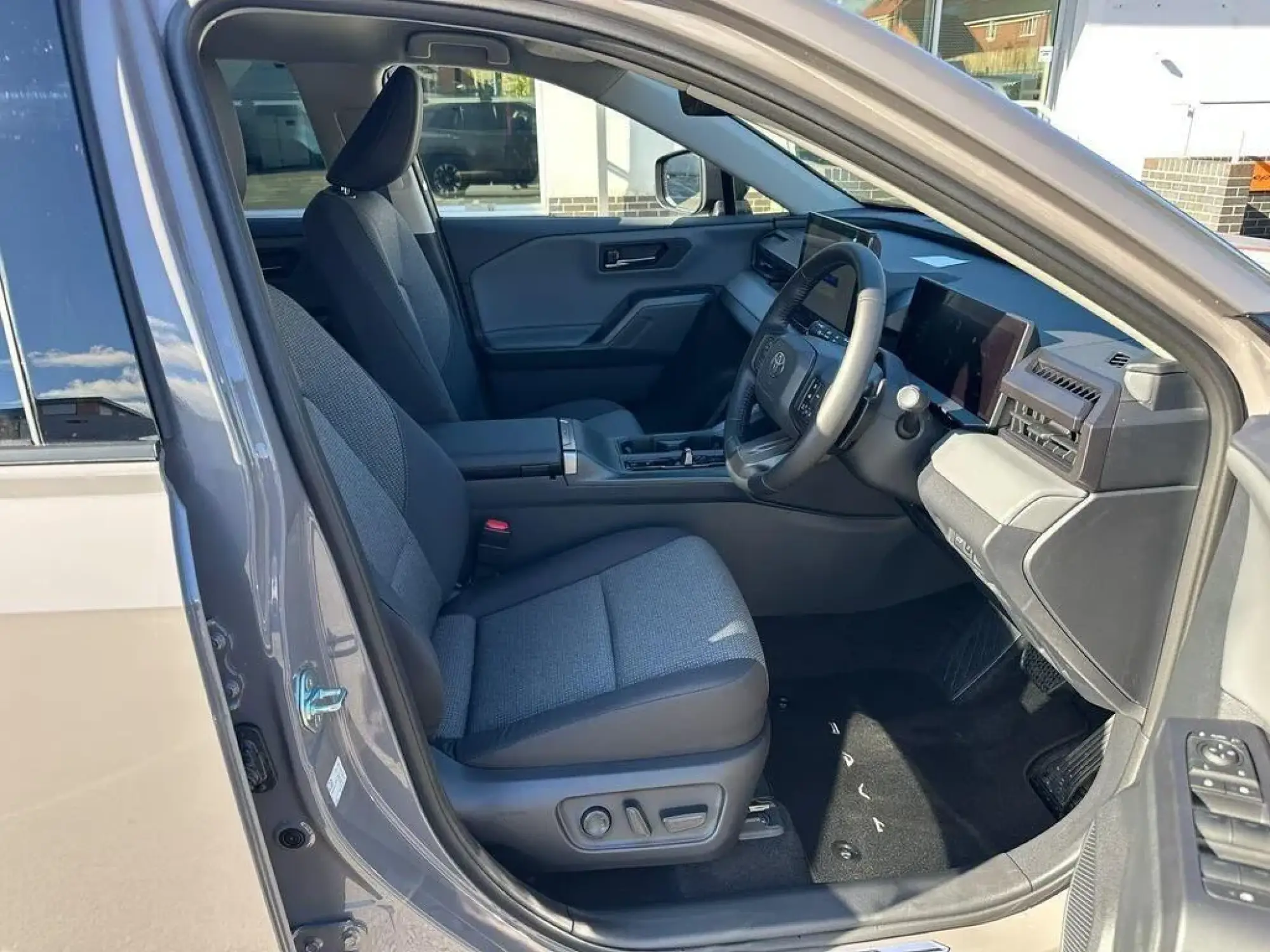 Toyota RAV4 Image 11