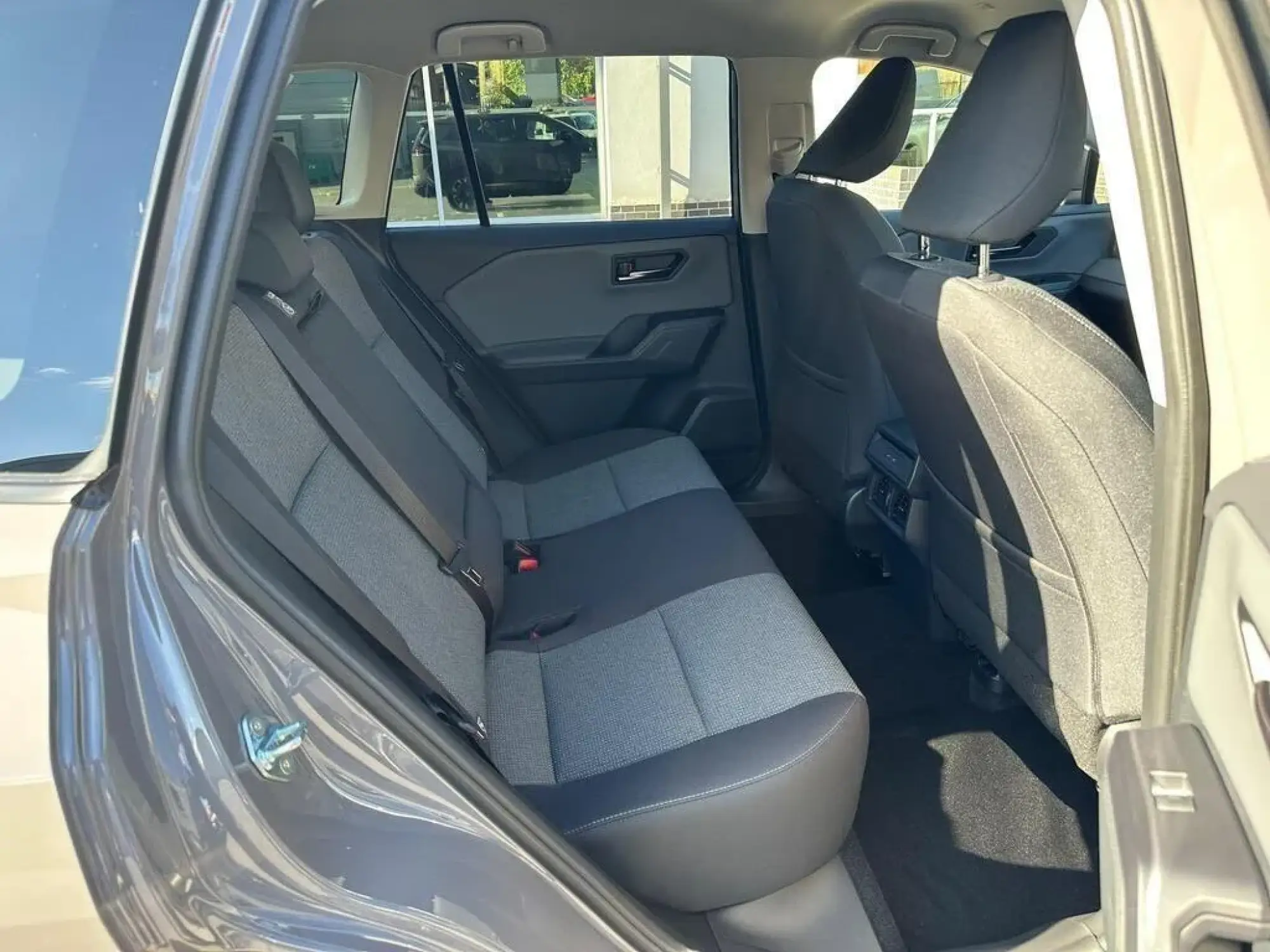Toyota RAV4 Image 12