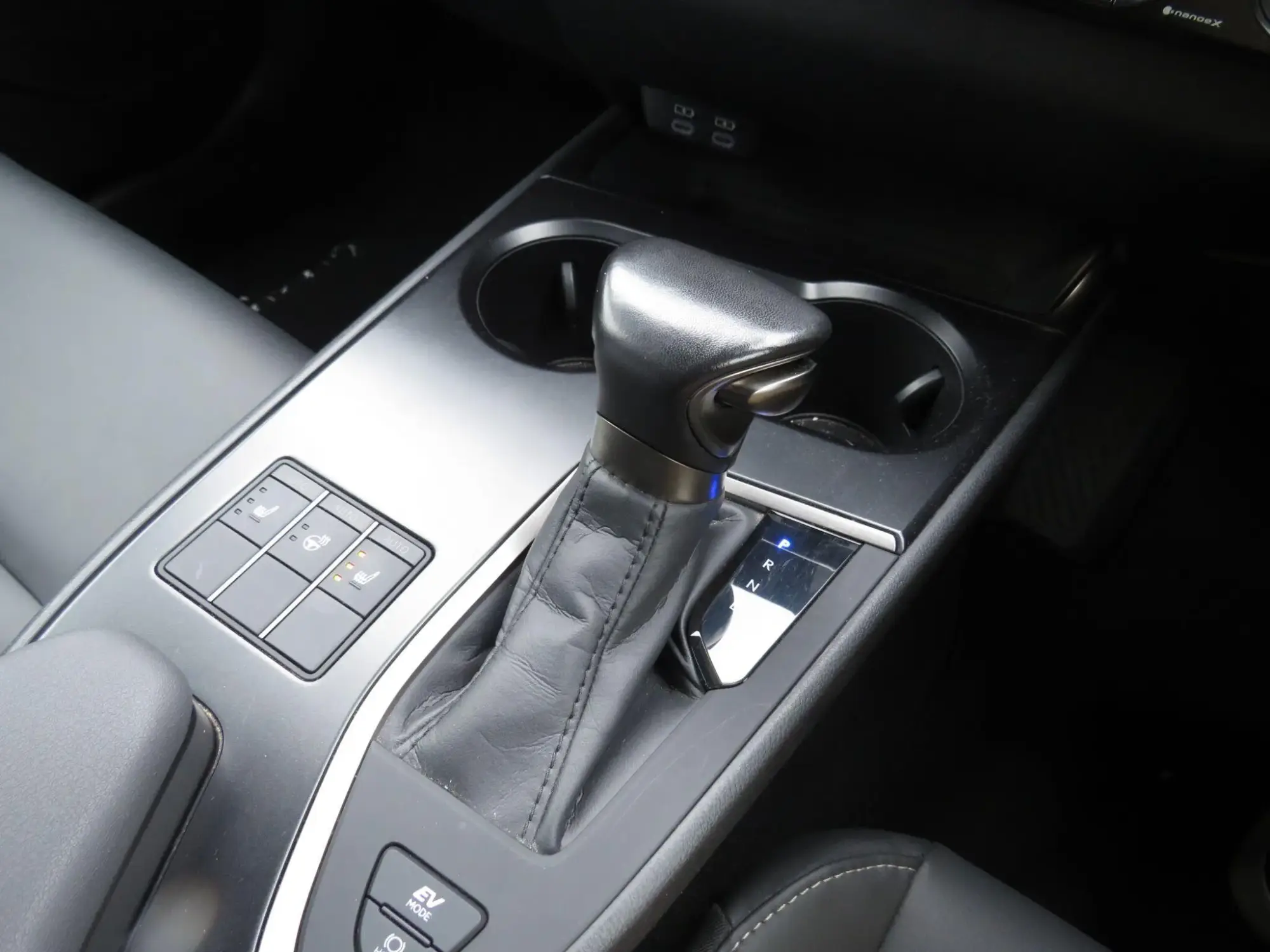 Lexus UX Self-Charging Hybrid Image 16
