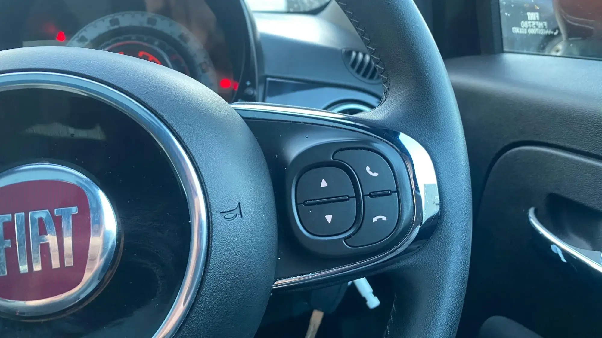 Fiat 500 Hybrid Image 24