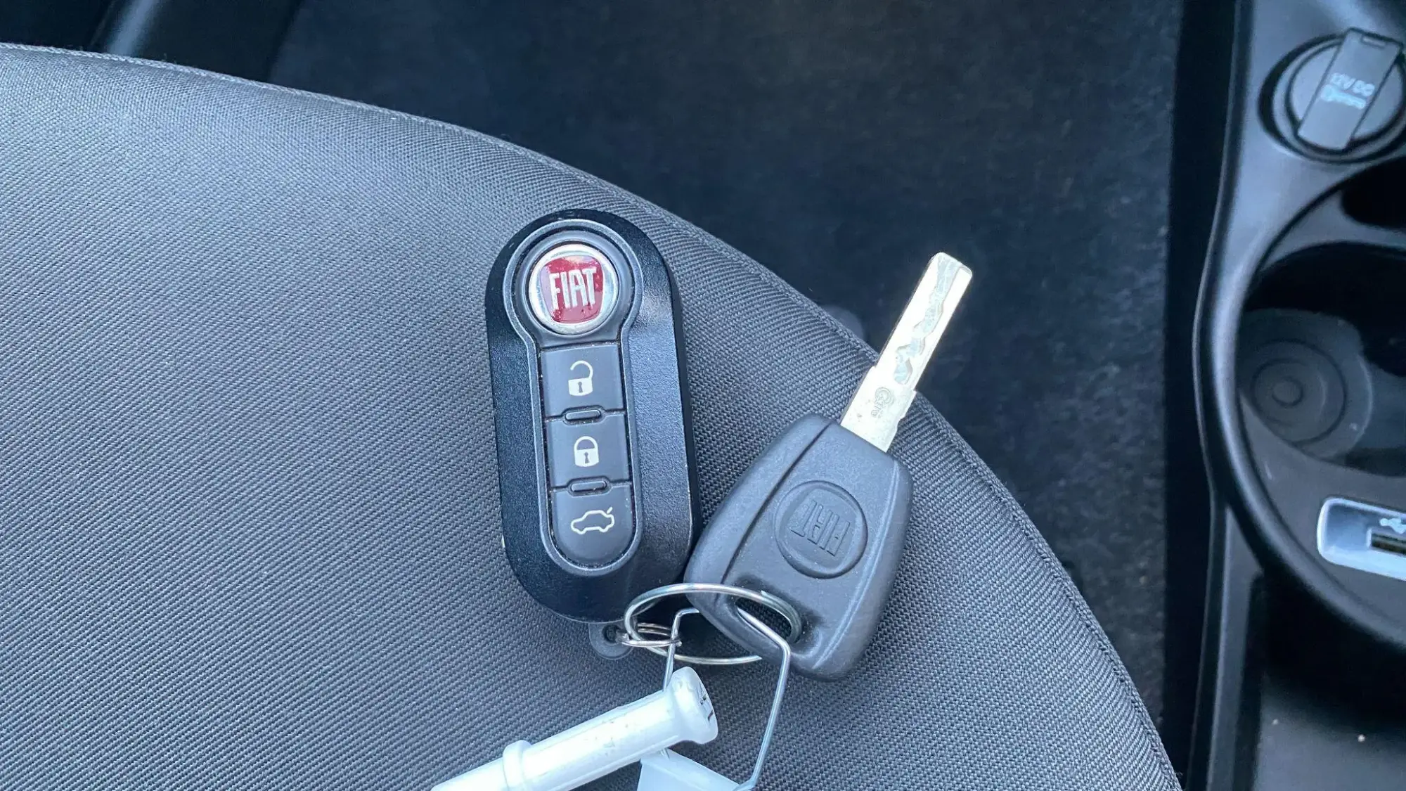Fiat 500 Hybrid Image 32
