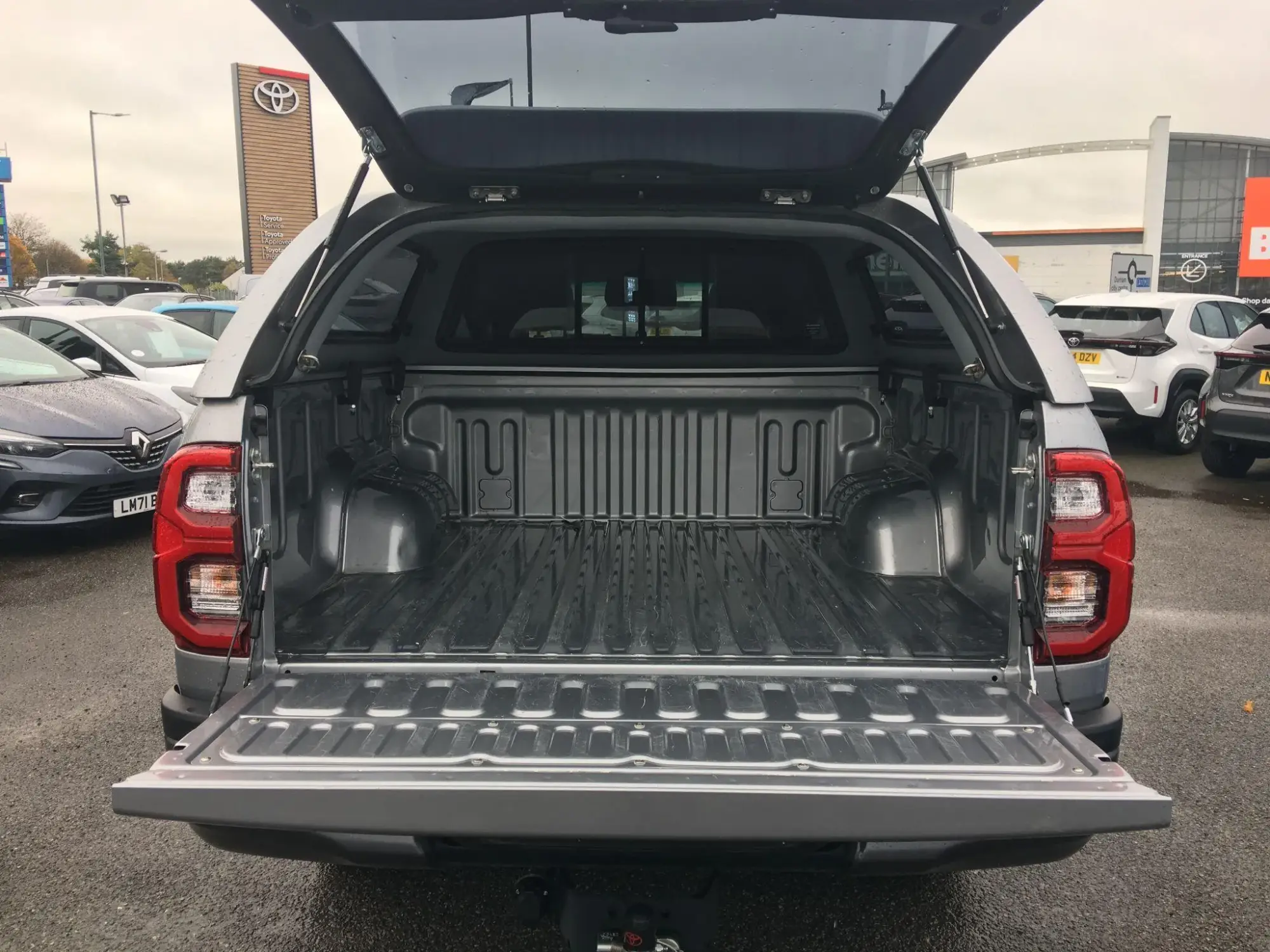 Toyota Hilux Image 10