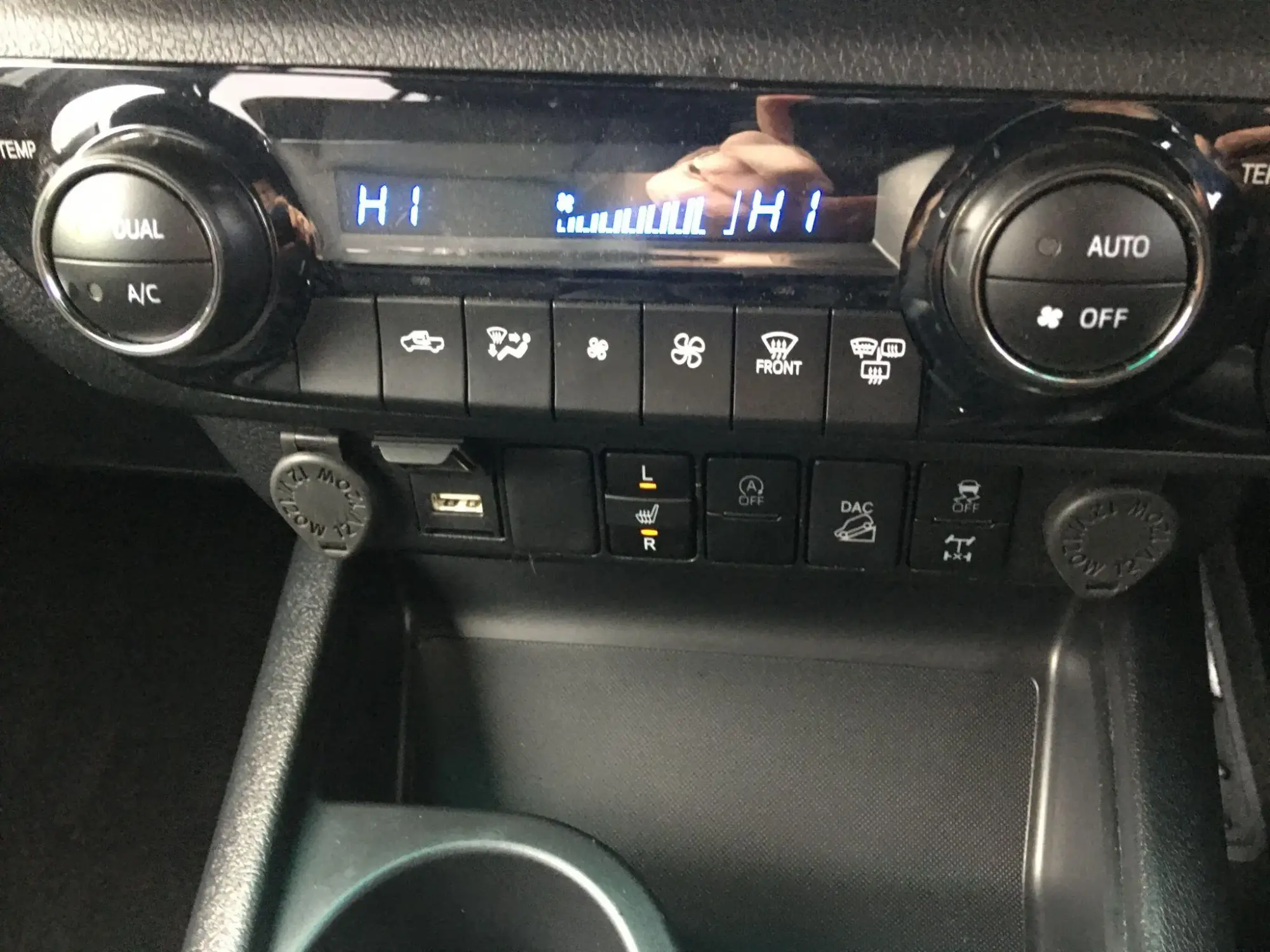 Toyota Hilux Image 22
