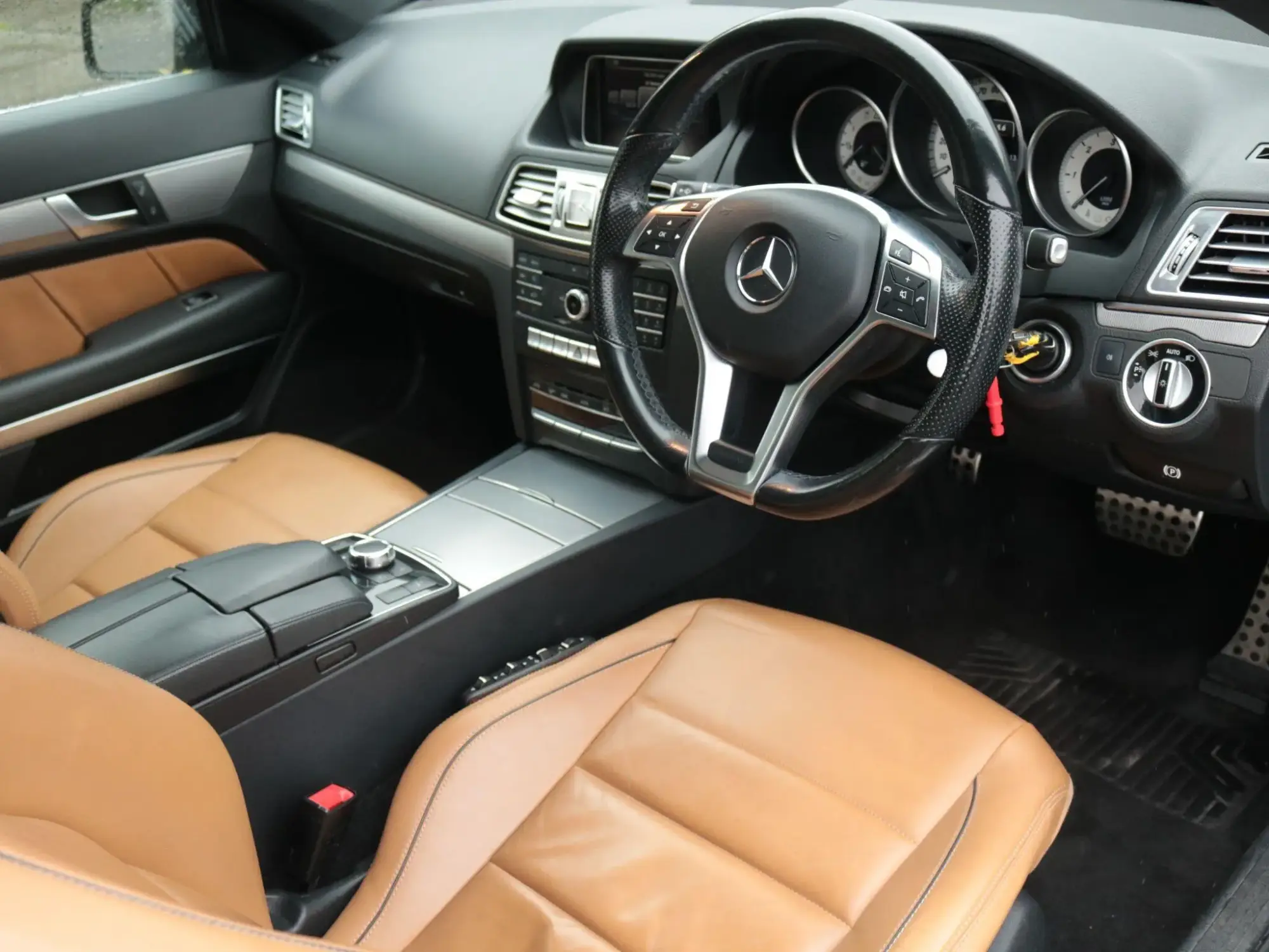Mercedes-Benz E-Class Image 12 Mercedes-Benz E-Class Image 12