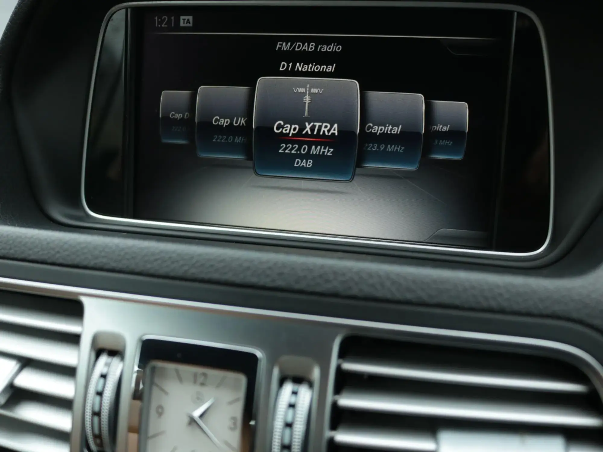 Mercedes-Benz E-Class Image 20 Mercedes-Benz E-Class Image 20