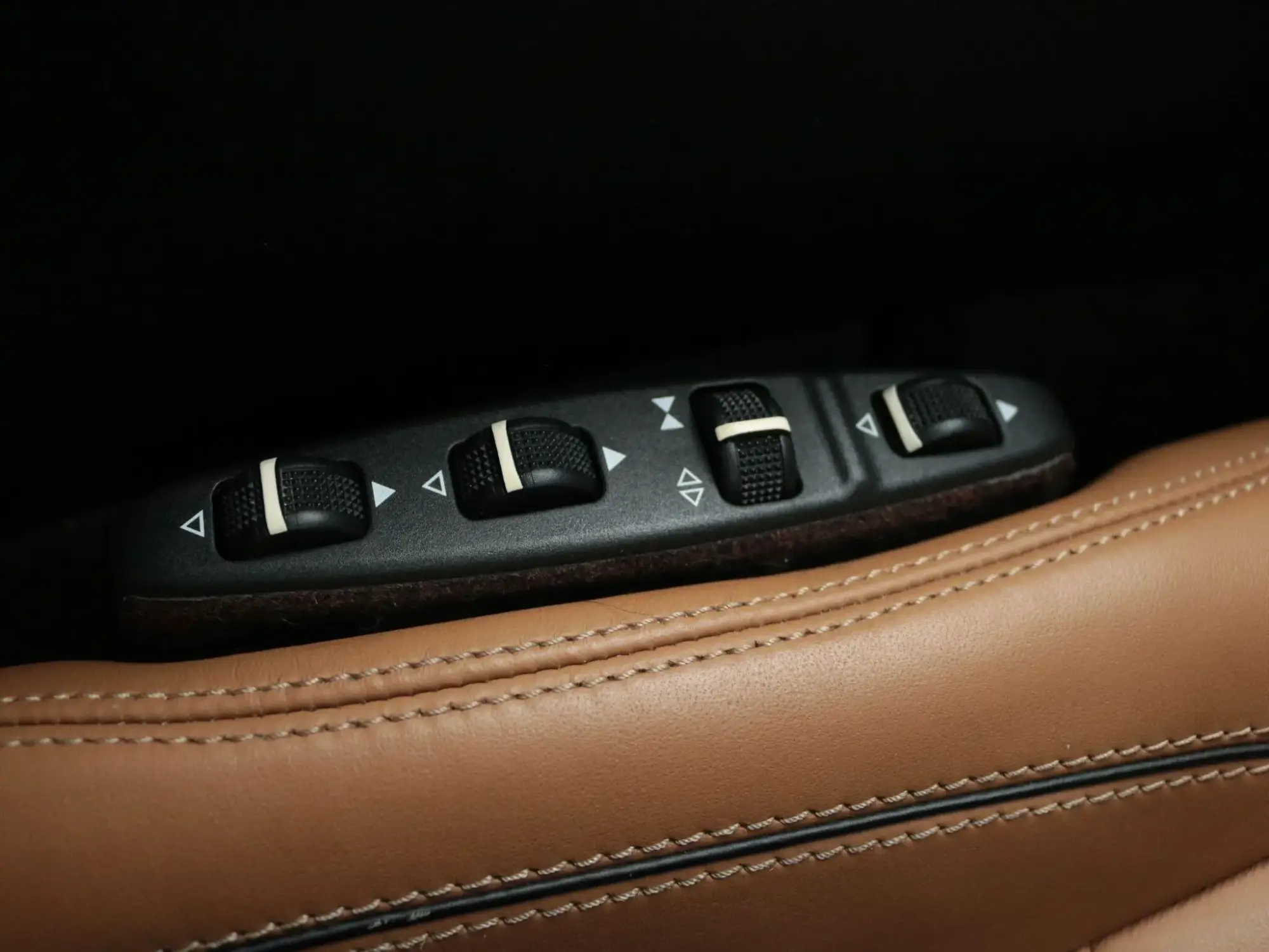 Mercedes-Benz E-Class Image 27 Mercedes-Benz E-Class Image 27