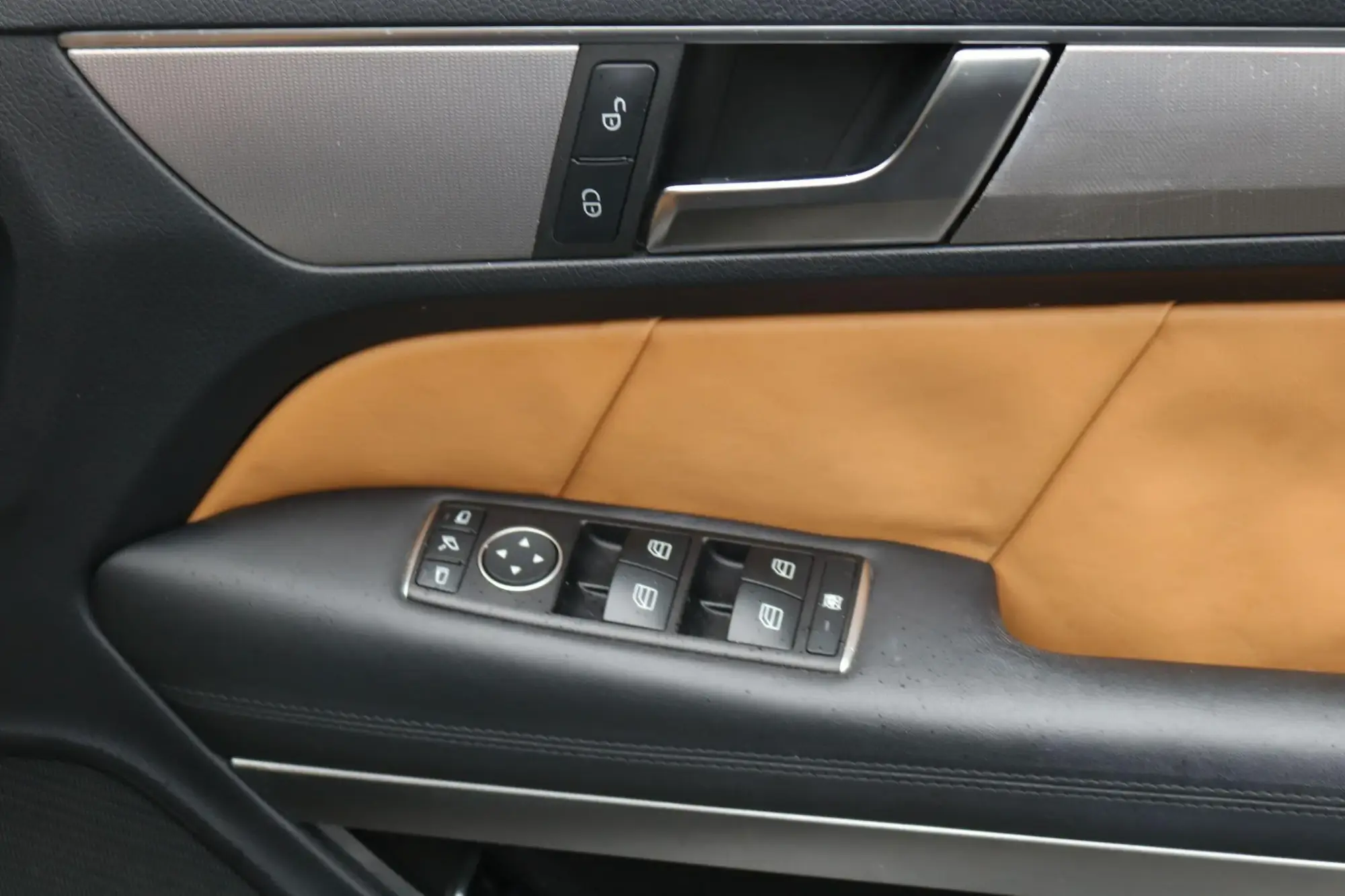 Mercedes-Benz E-Class Image 31 Mercedes-Benz E-Class Image 31