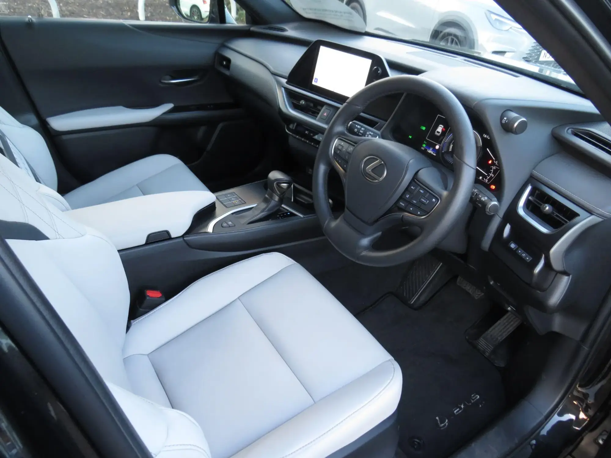 Lexus UX Self-Charging Hybrid Image 11 Lexus UX Self-Charging Hybrid Image 11