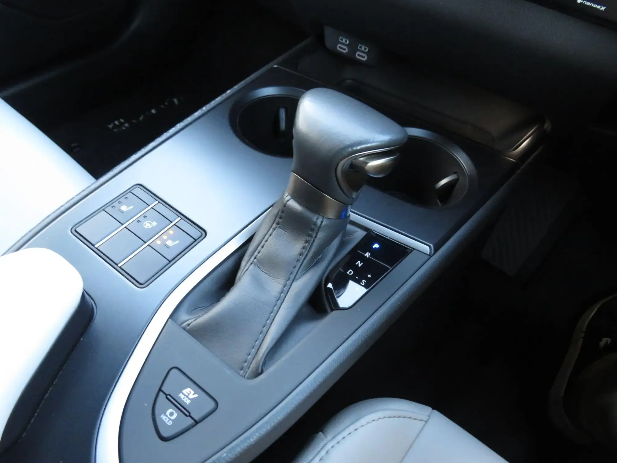 Lexus UX Self-Charging Hybrid Image 16 Lexus UX Self-Charging Hybrid Image 16