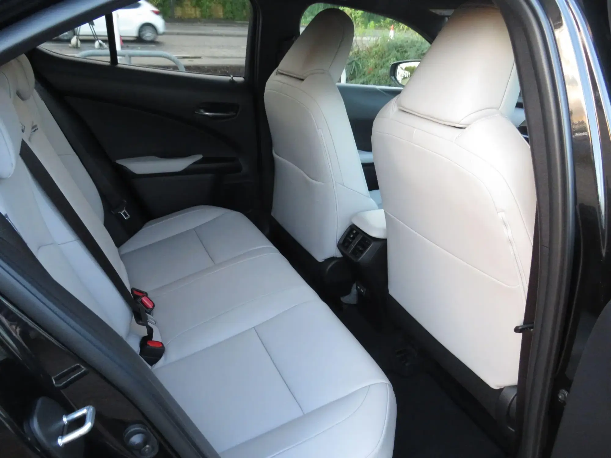 Lexus UX Self-Charging Hybrid Image 17 Lexus UX Self-Charging Hybrid Image 17