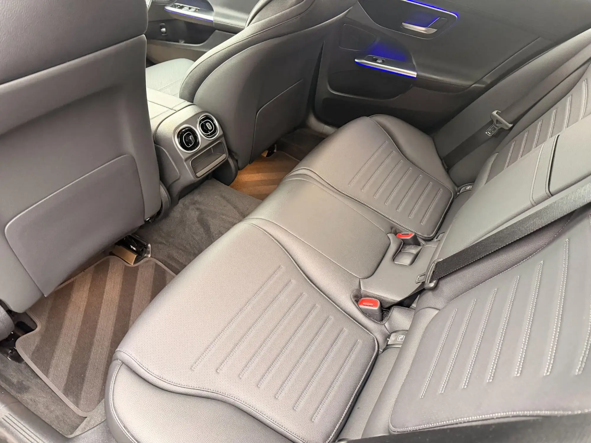 Mercedes-Benz C-Class Image 16 Mercedes-Benz C-Class Image 16