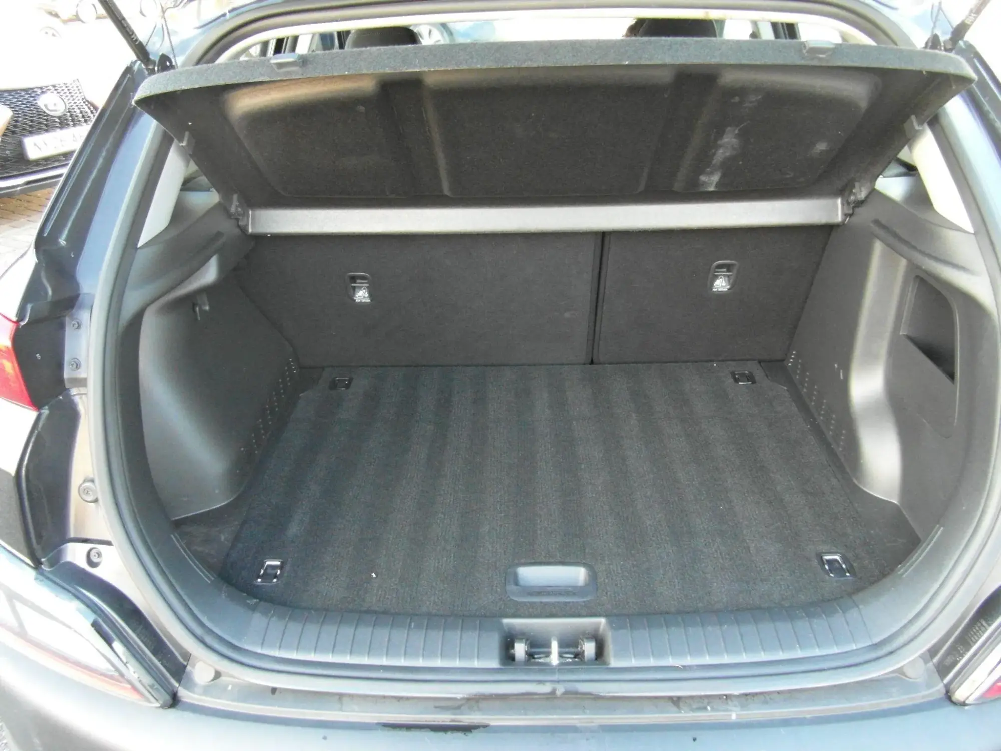 Hyundai KONA Hybrid Image 13 Hyundai KONA Hybrid Image 13
