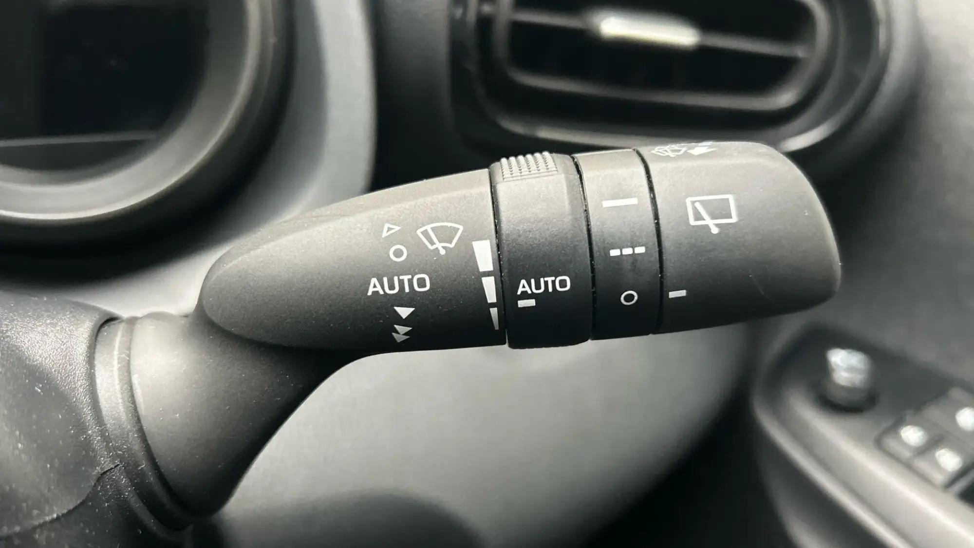 Toyota Yaris Hybrid Image 32 Toyota Yaris Hybrid Image 32