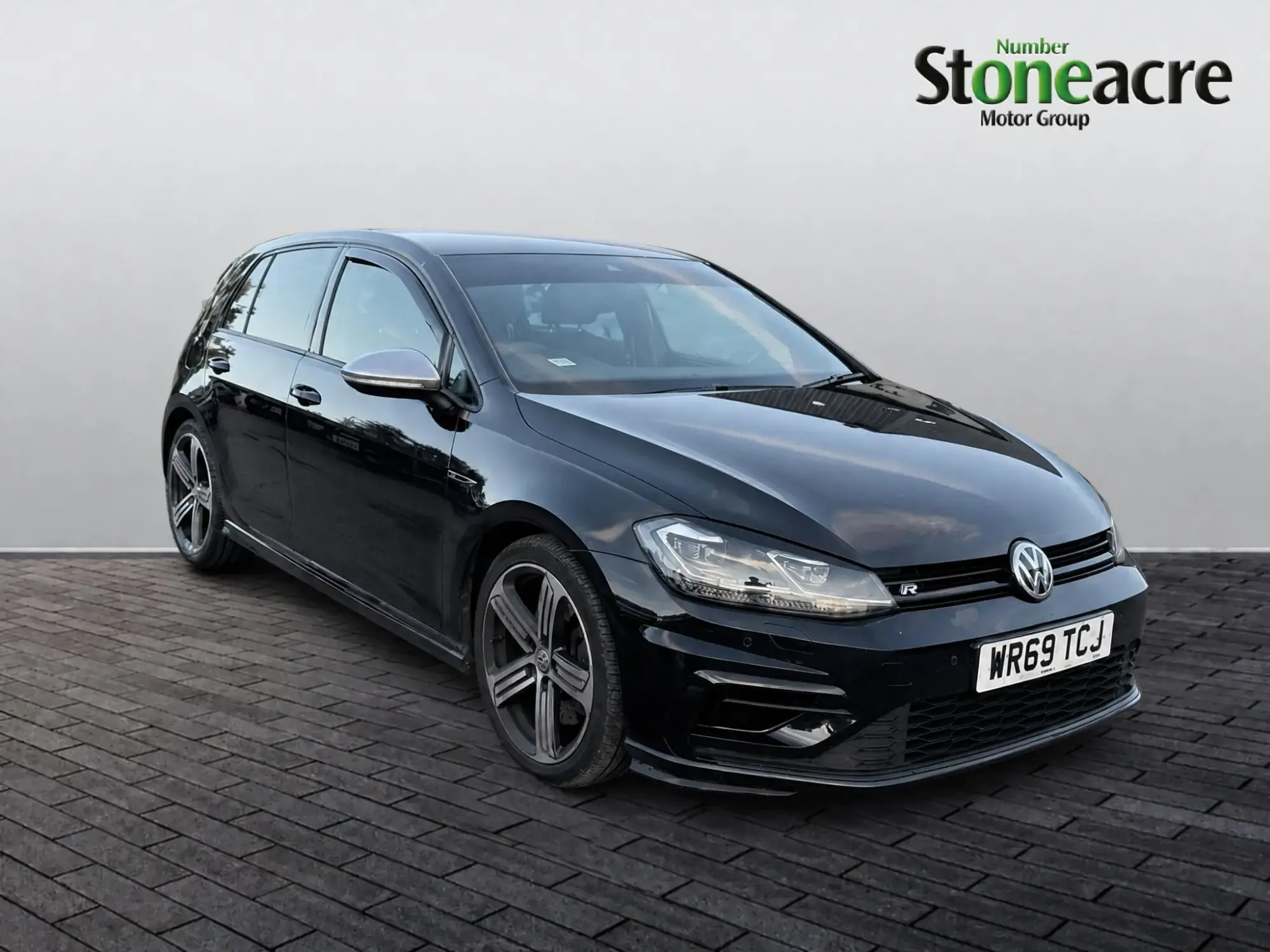 Volkswagen Golf 2.0 TSI R DSG 4Motion Euro 6 (s/s) 5dr WR69TCJ Image 1 Volkswagen Golf 2.0 TSI R DSG 4Motion Euro 6 (s/s) 5dr WR69TCJ Image 1