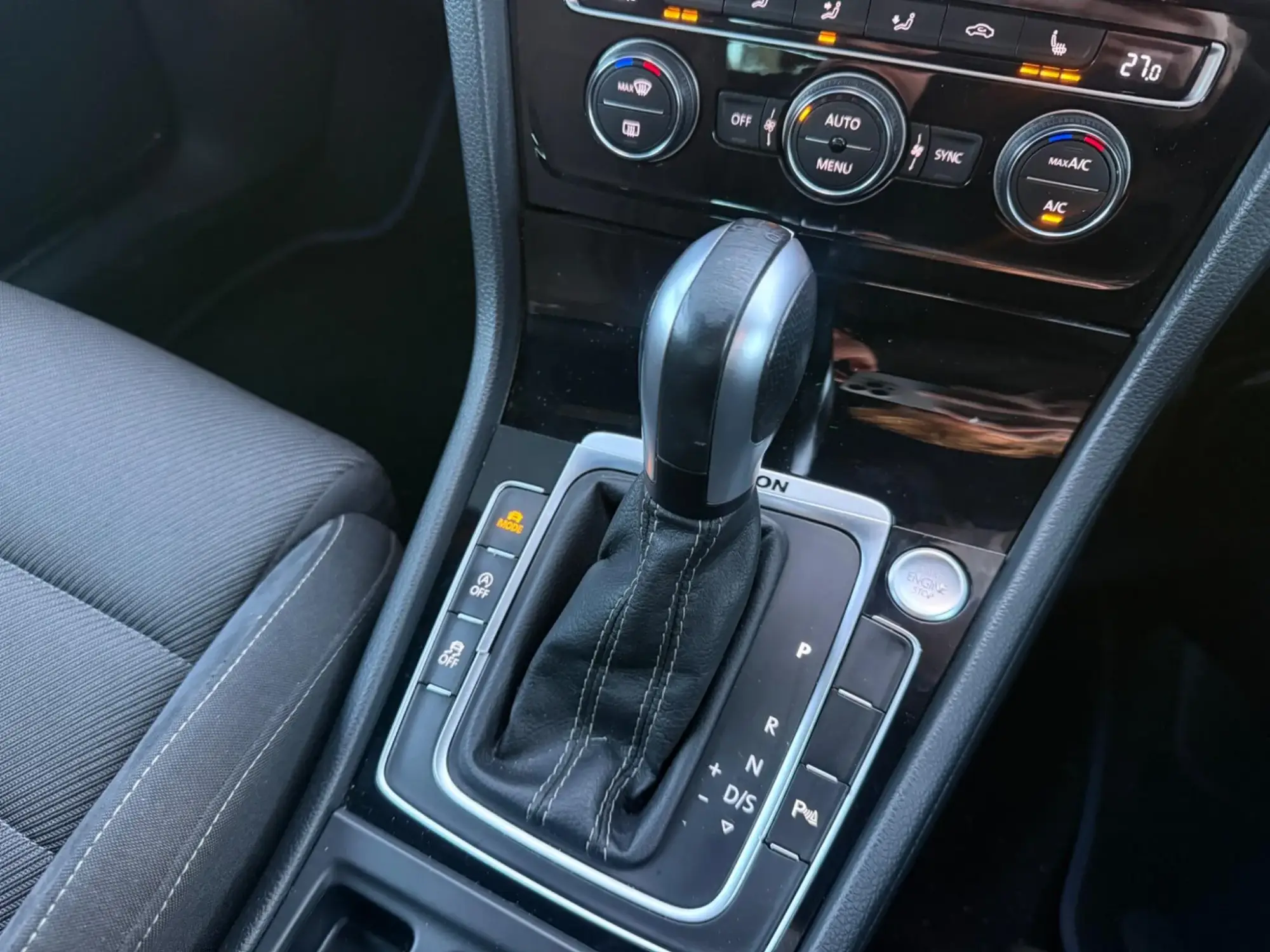 Volkswagen Golf Image 11