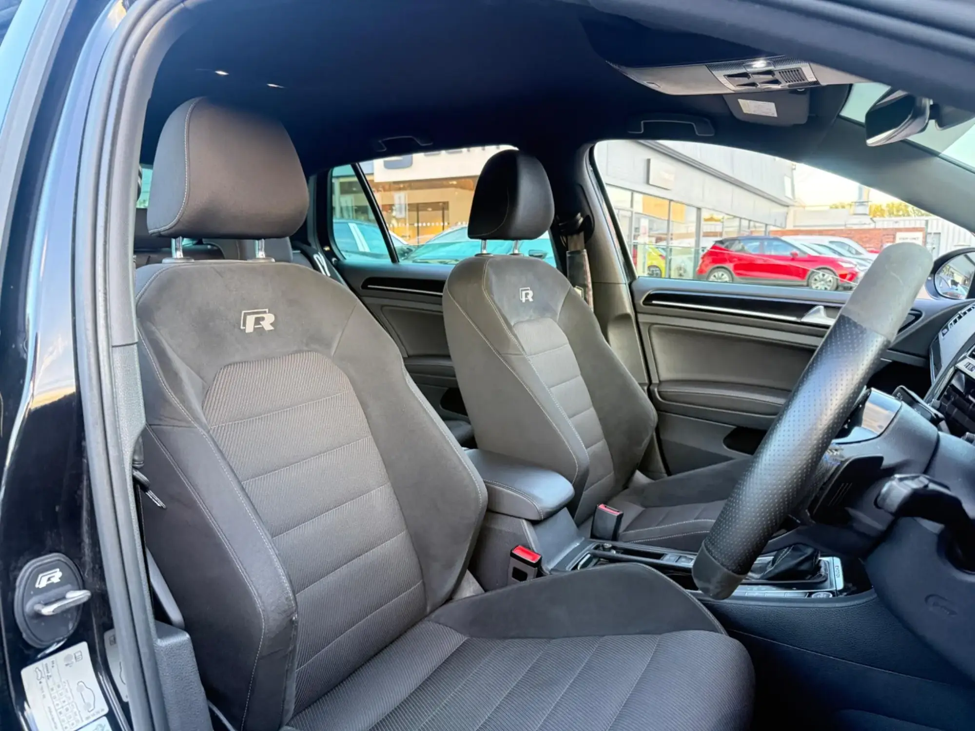 Volkswagen Golf Image 12